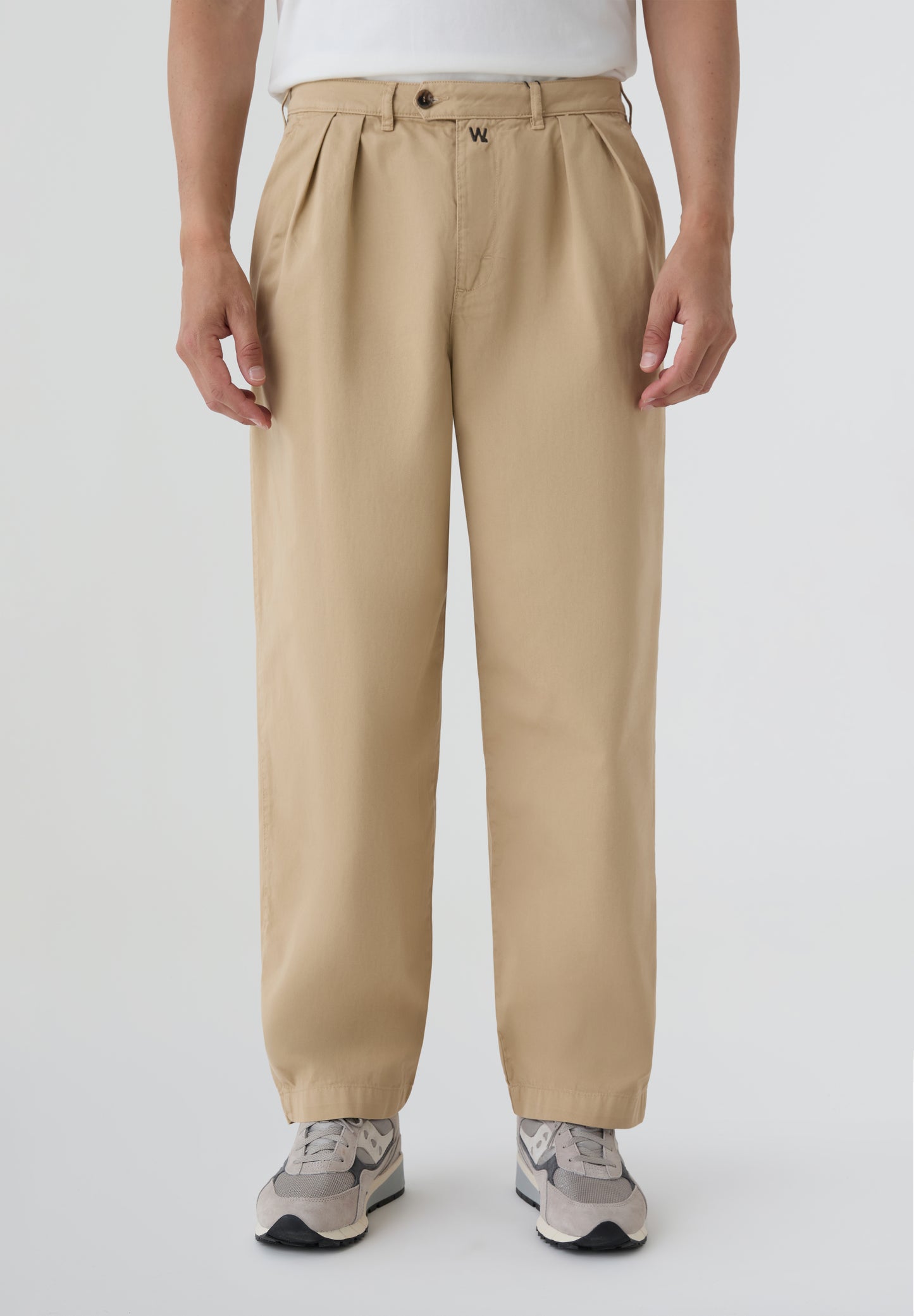 WE ARE NOT FRIENDS | PLEAT CREAM CHINO