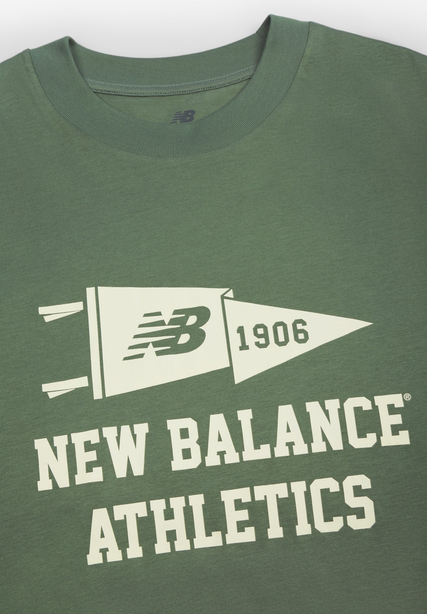 NEW BALANCE | CAMISETA VARSITY PENNANT