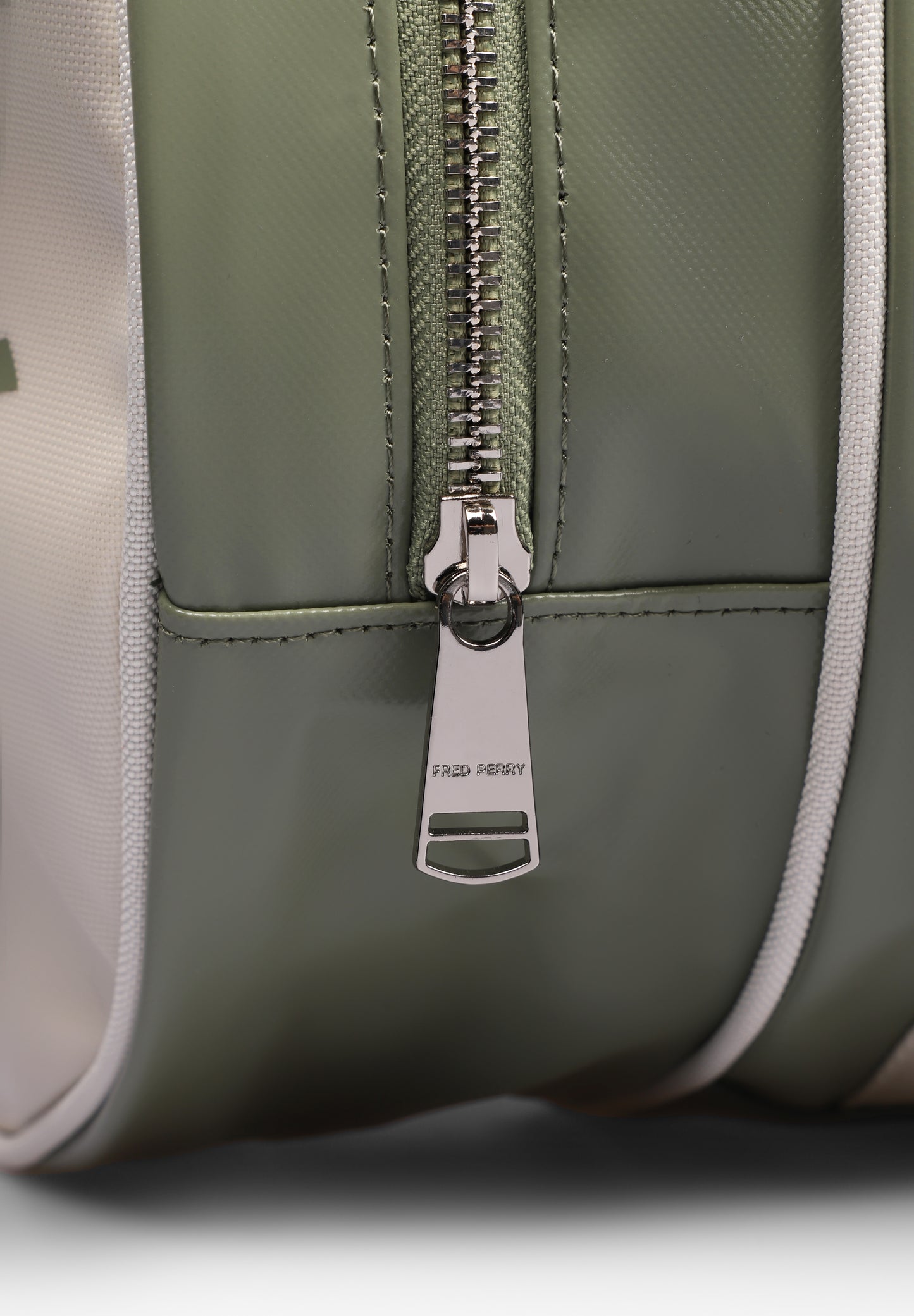 FRED PERRY | BOLSA CLASSIC BARREL