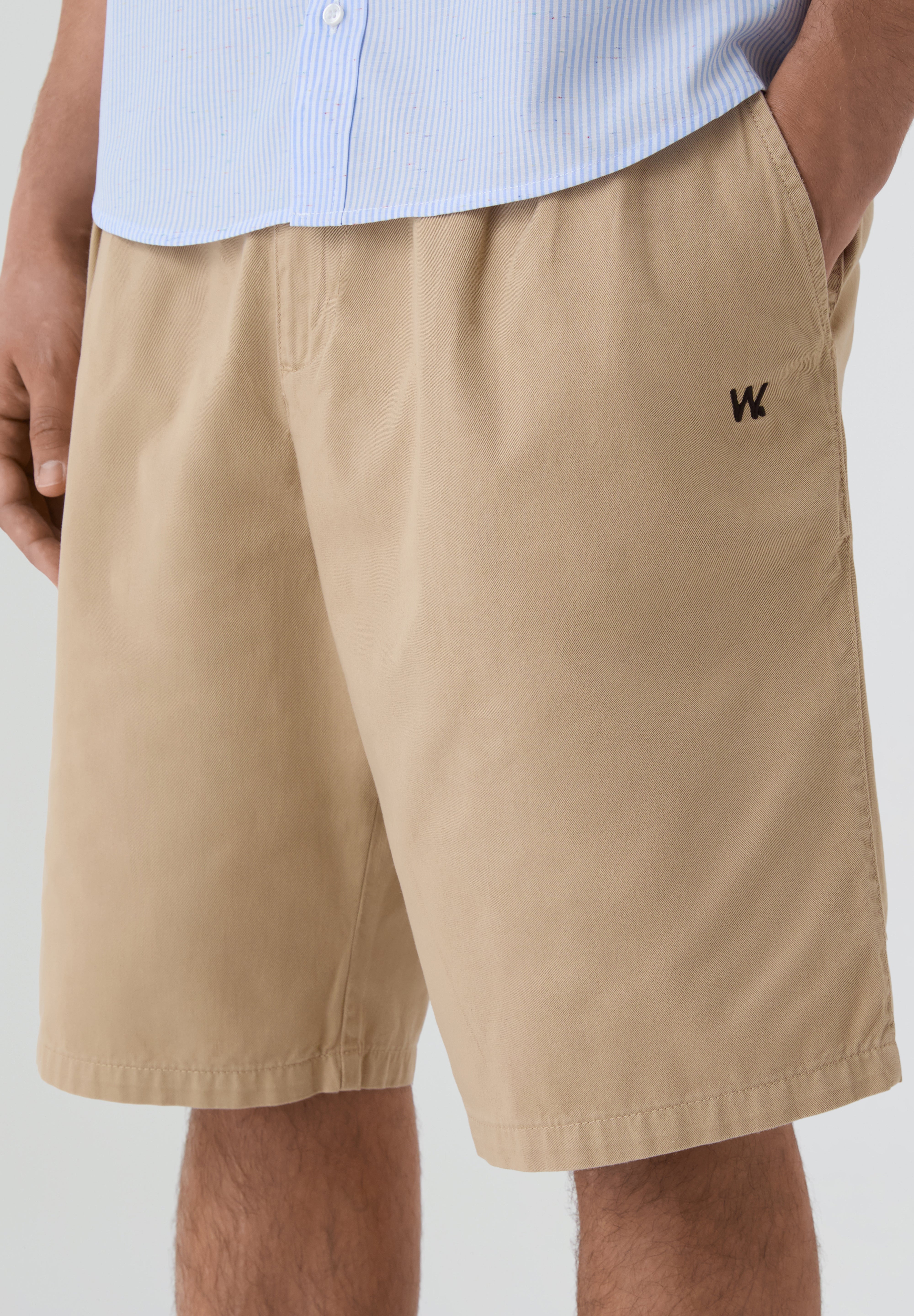 WE ARE NOT FRIENDS | BERMUDAS PLEAT