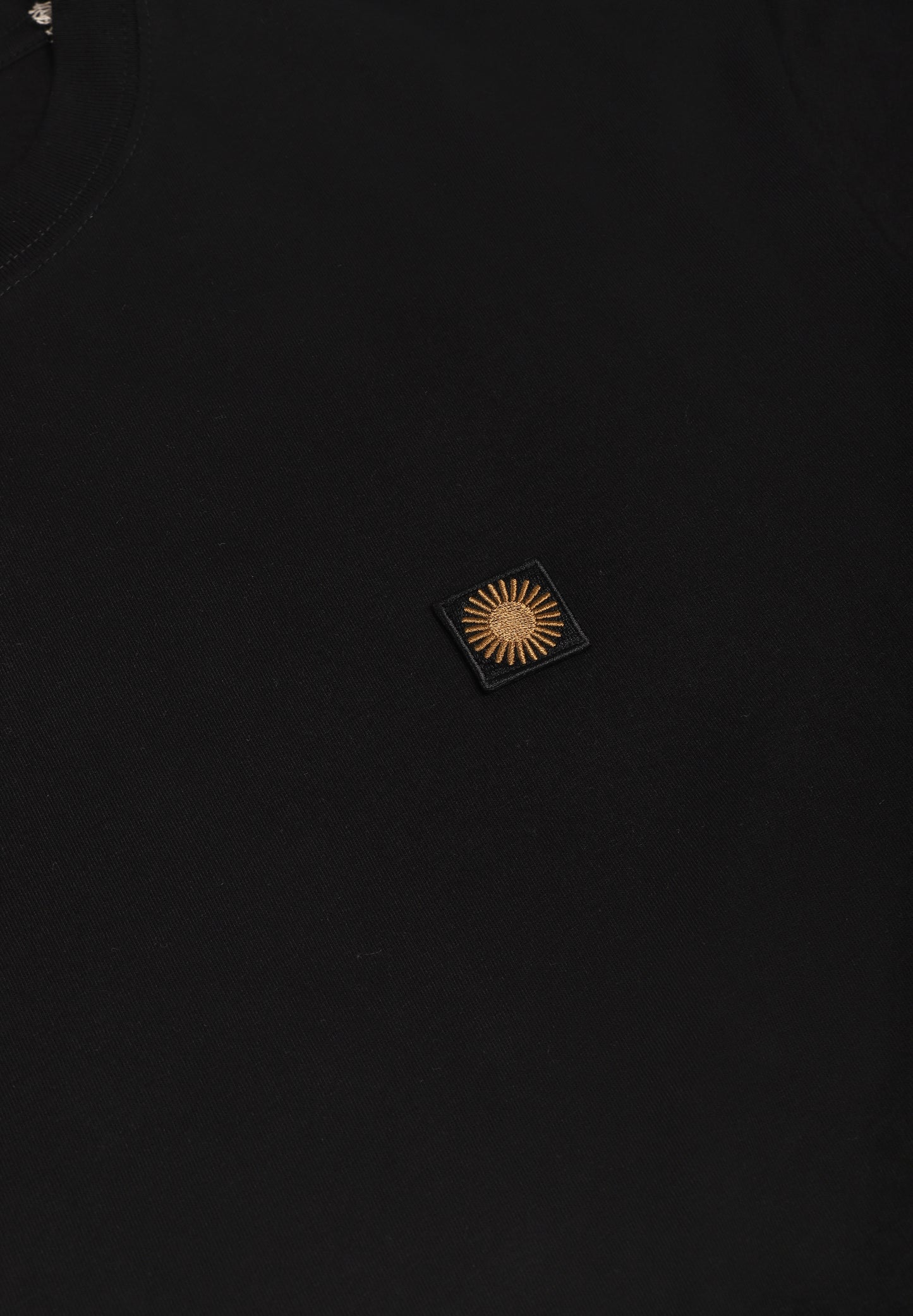 THINKING MU | CAMISETA SOL TYPE BLACK AARON