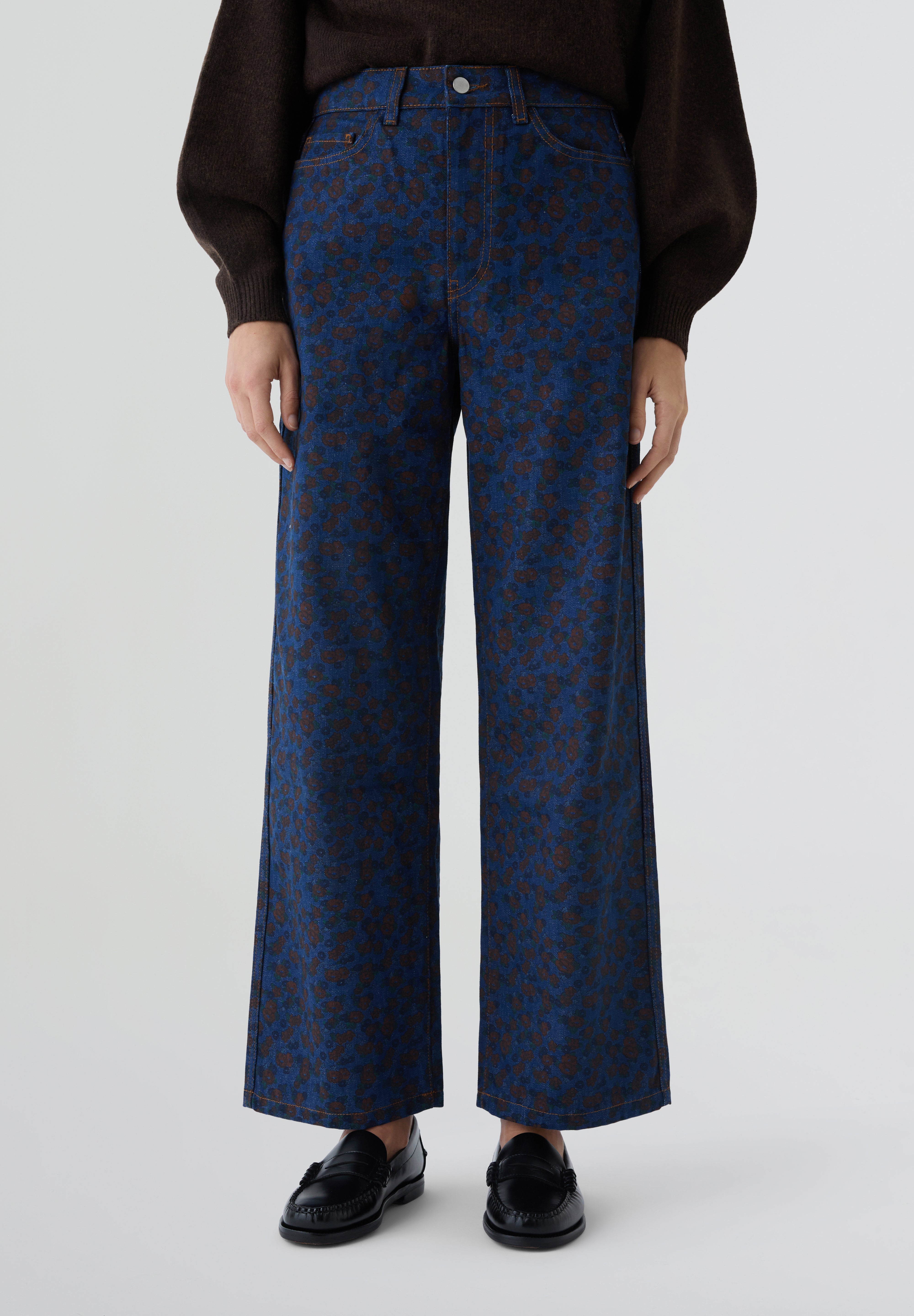 THE TINY BIG SISTER | VAQUEROS BERTA FLOWERS