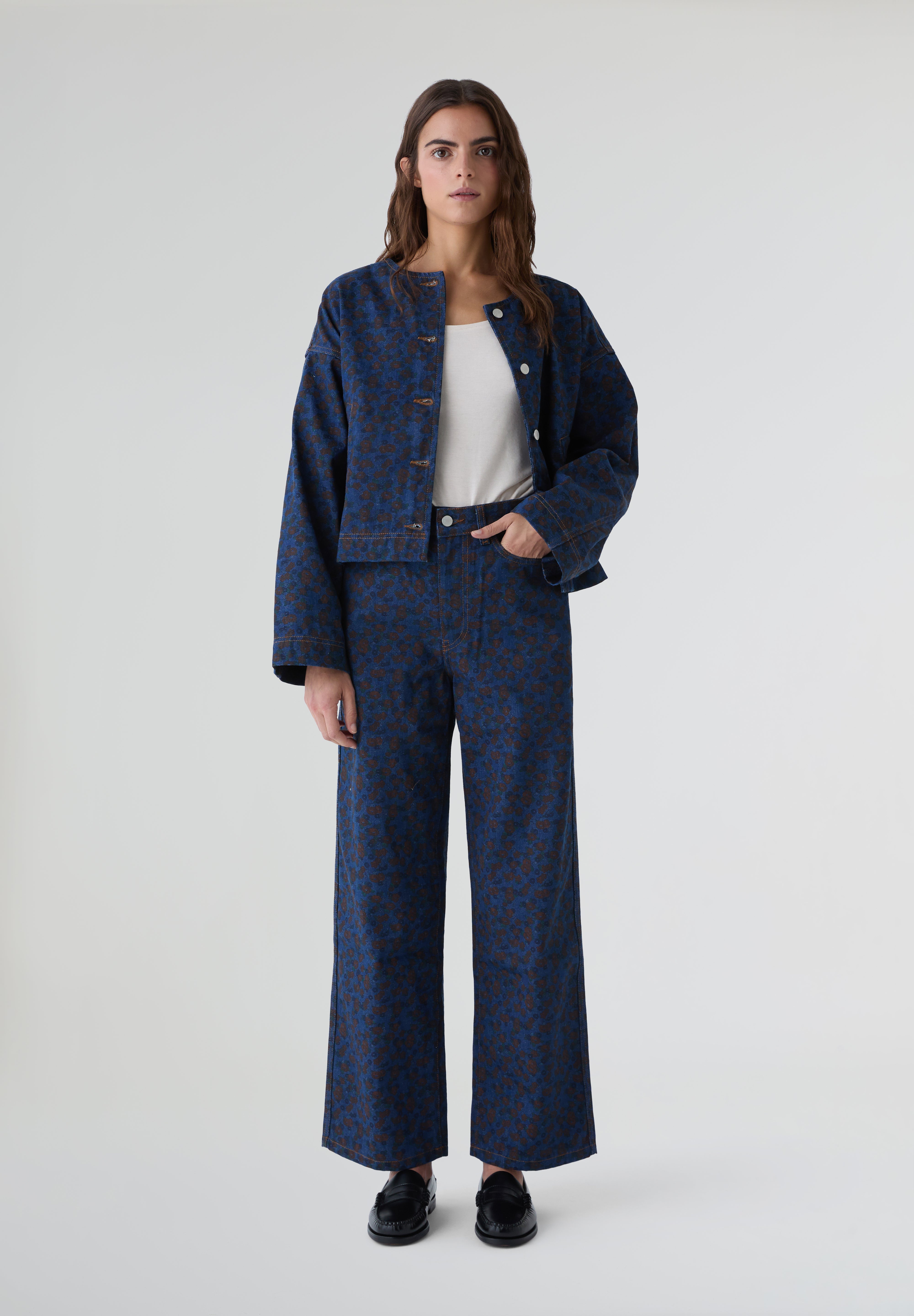 THE TINY BIG SISTER | CHAQUETA FLOWERS CROPPED