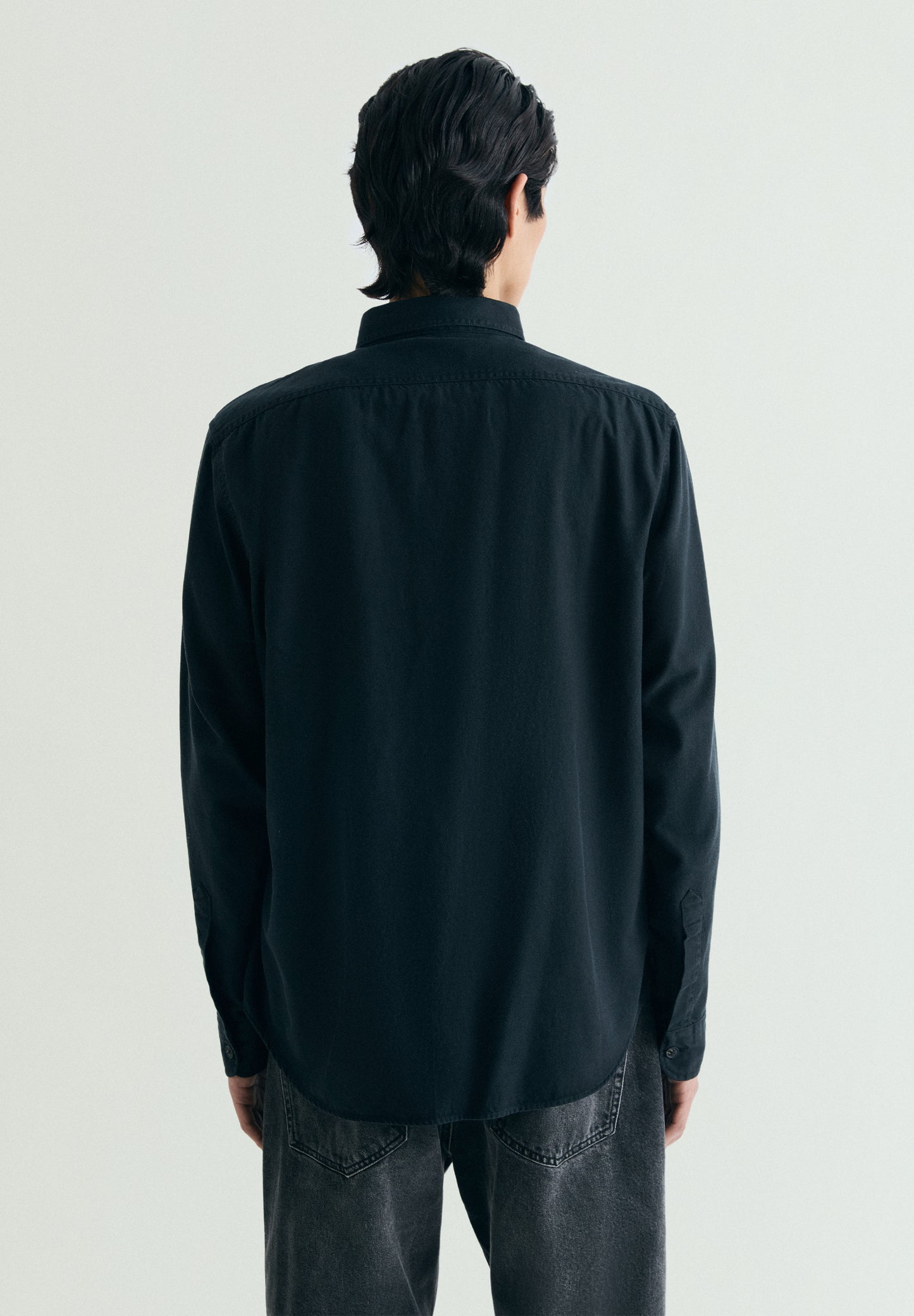 SOBRECAMISA LISA BOLSILLOS