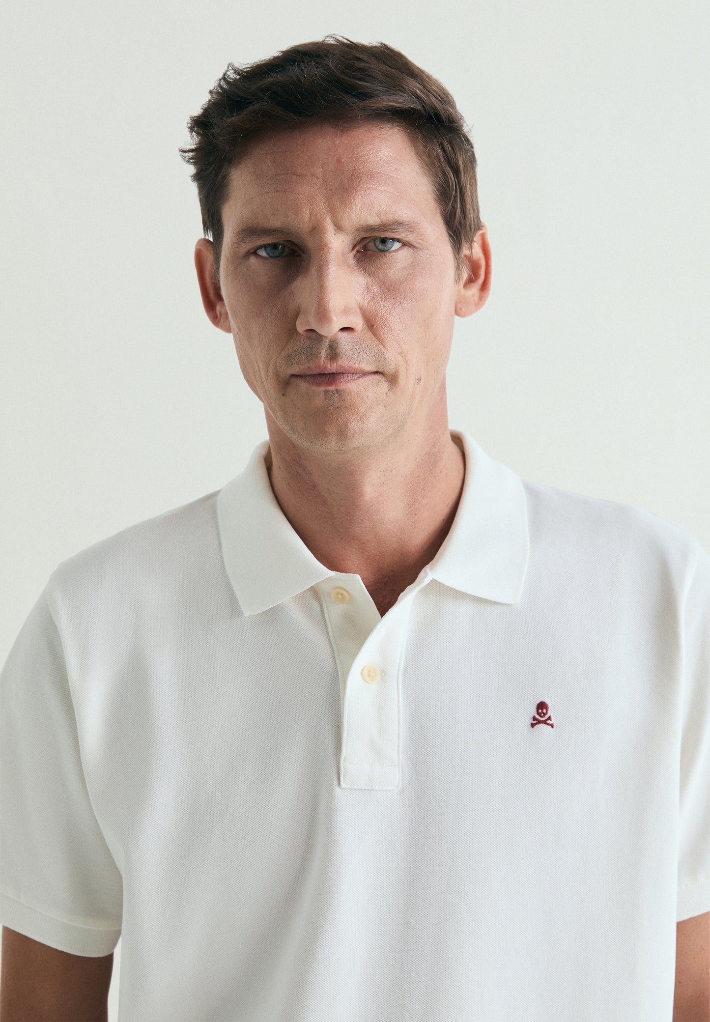 POLO DE PIQUÉ BORDADO CONTRASTE