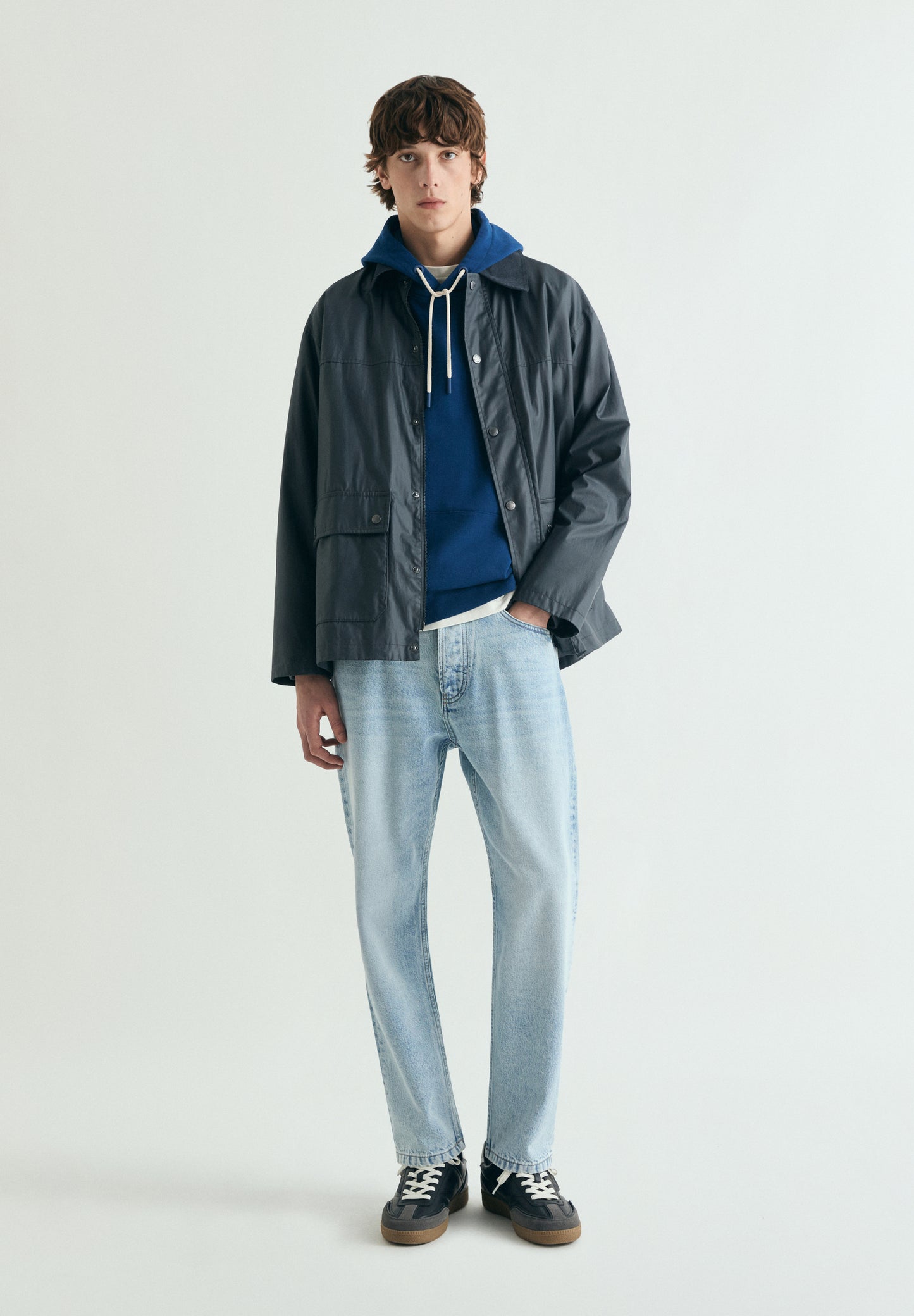 SUDADERA BORDADA CON CAPUCHA