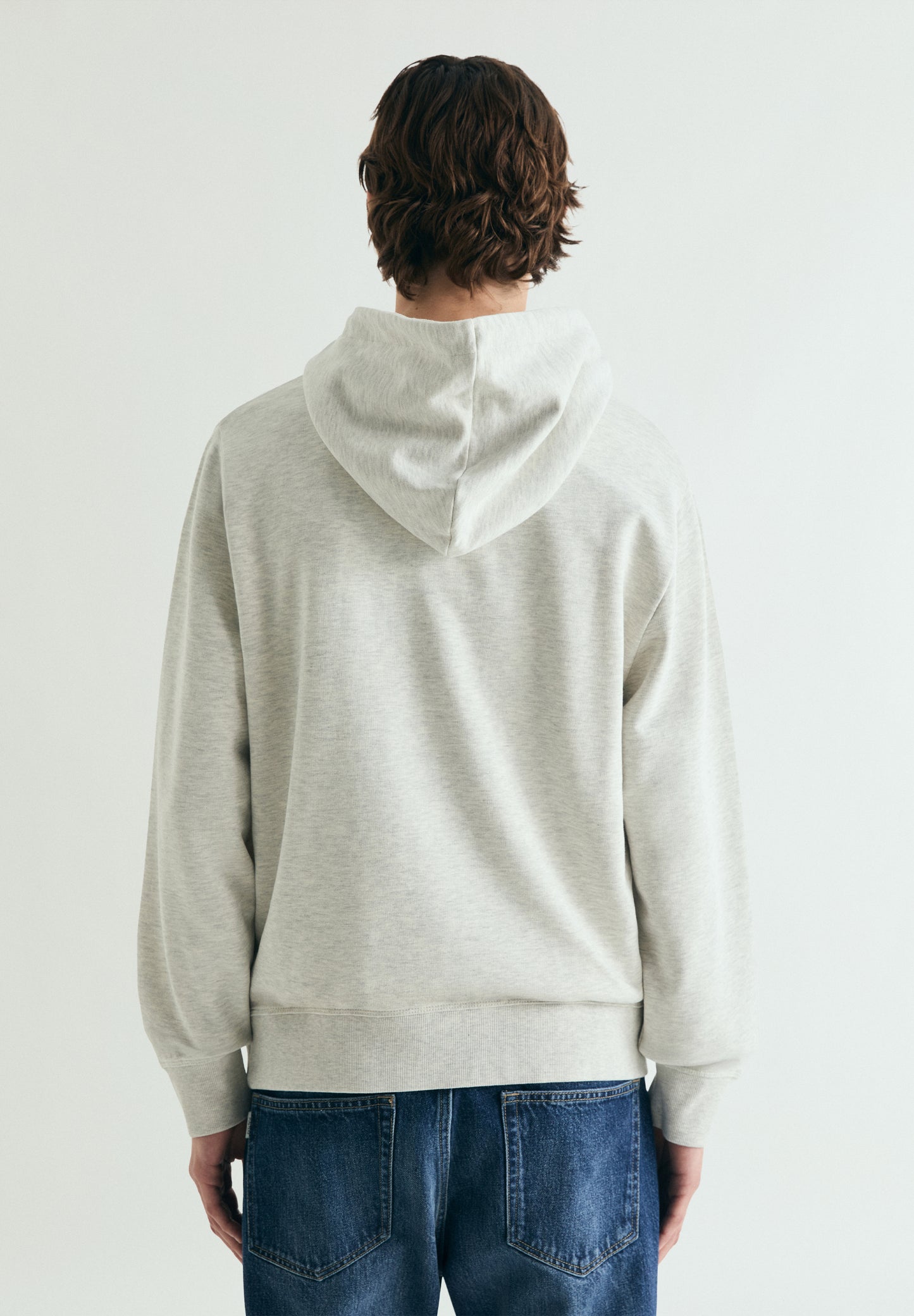 SUDADERA BORDADA CON CAPUCHA