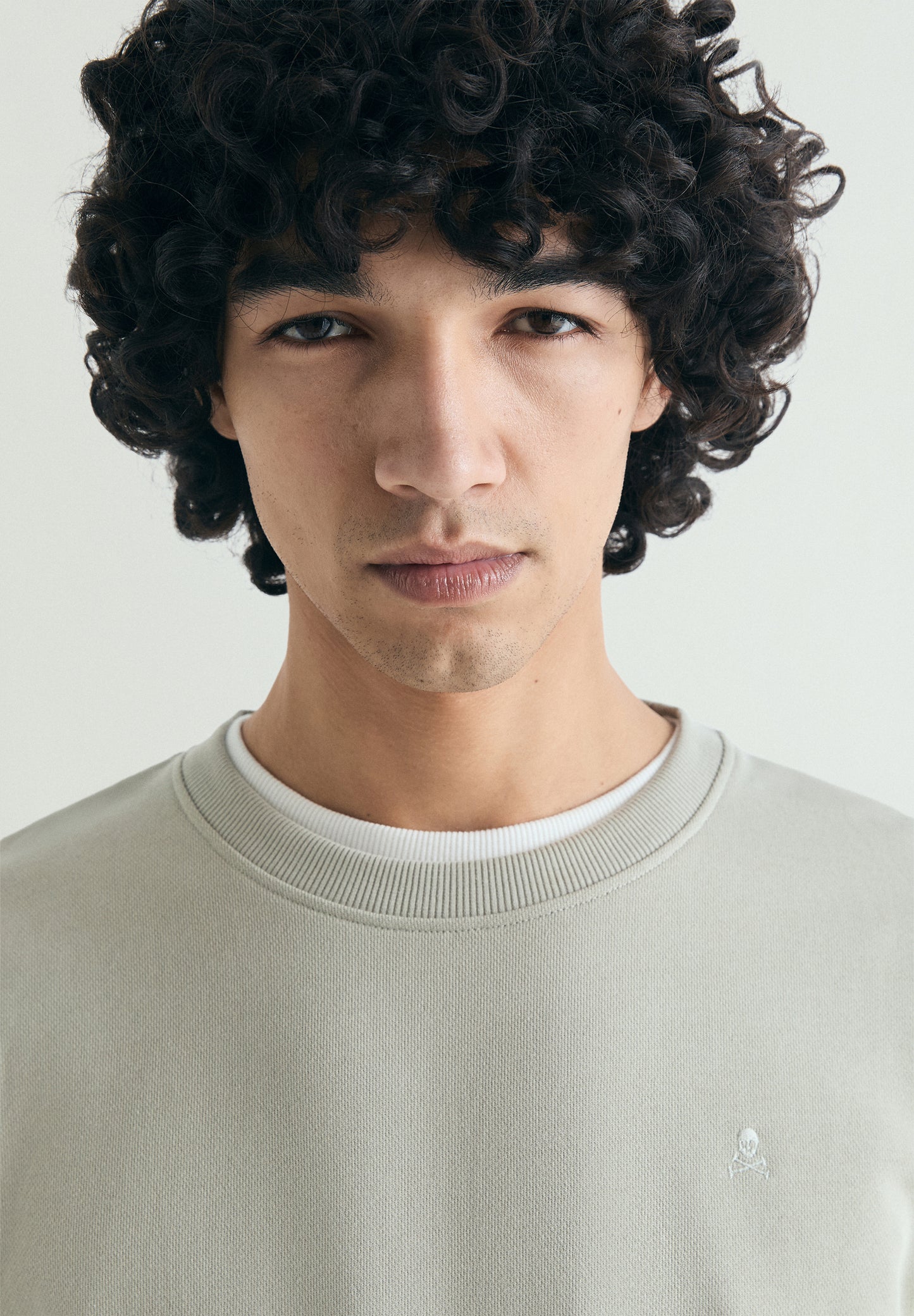 SUDADERA BORDADA WASHED