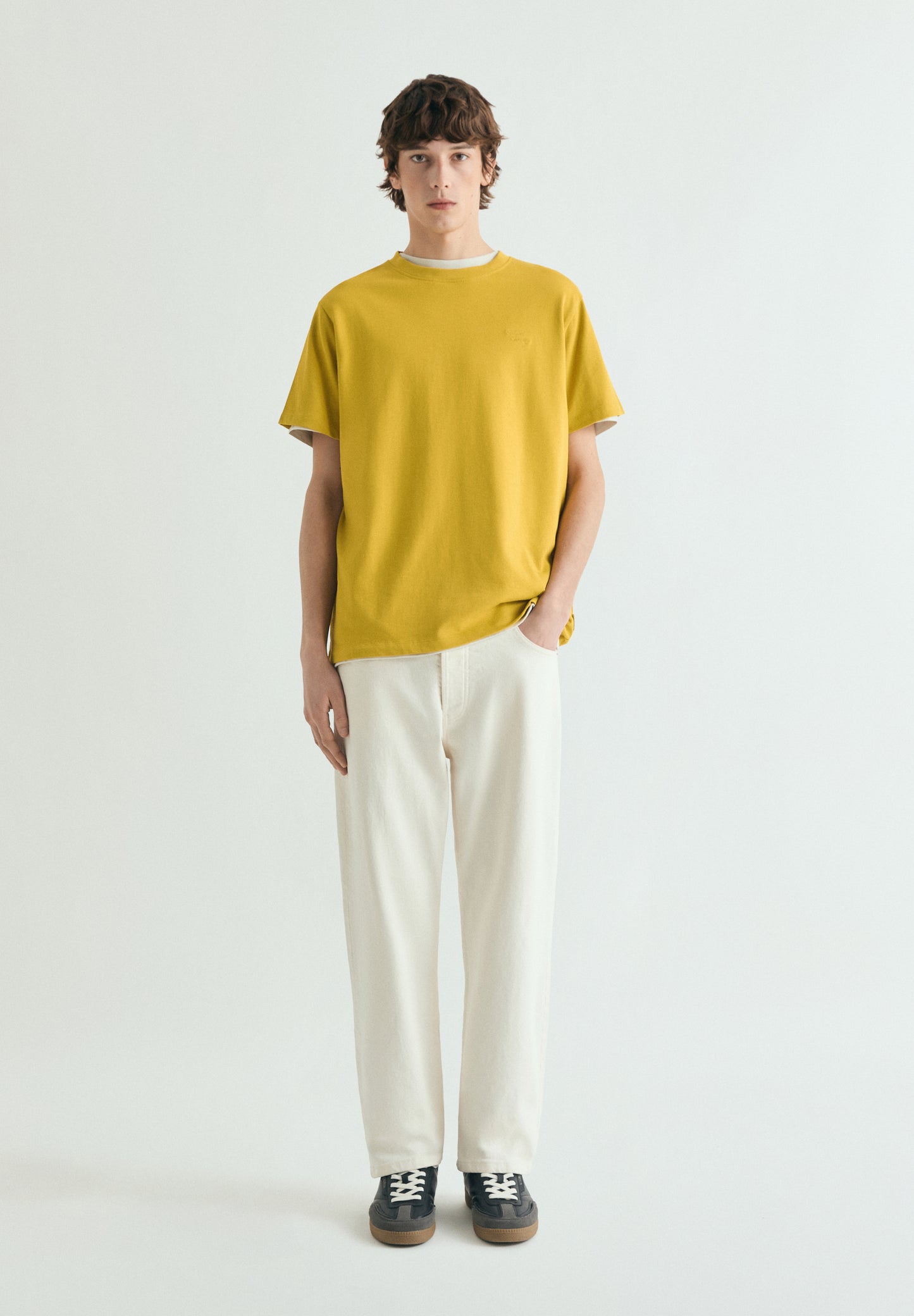 CAMISETA BORDADA MEDIUM WEIGHT