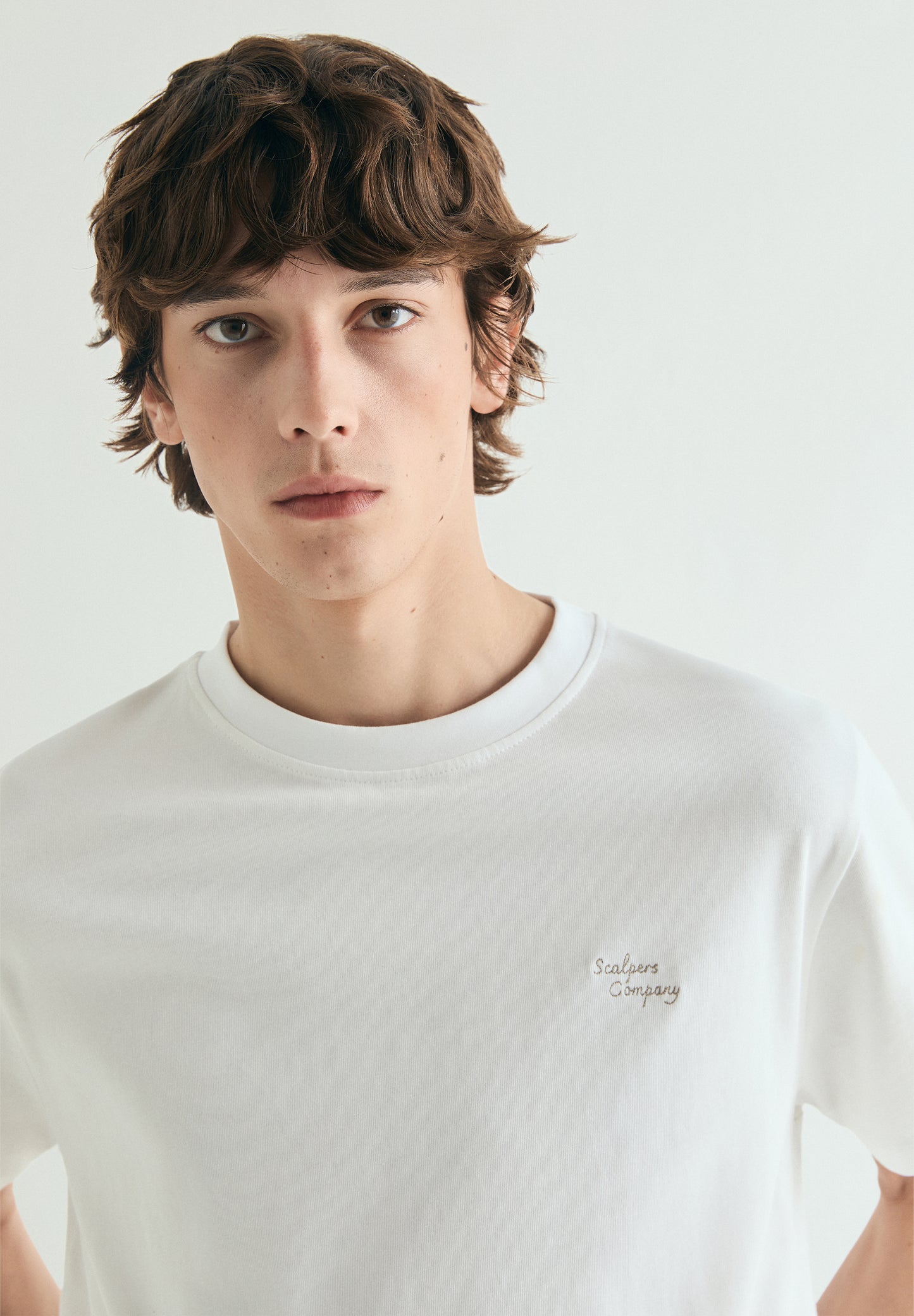 CAMISETA BORDADA MEDIUM WEIGHT