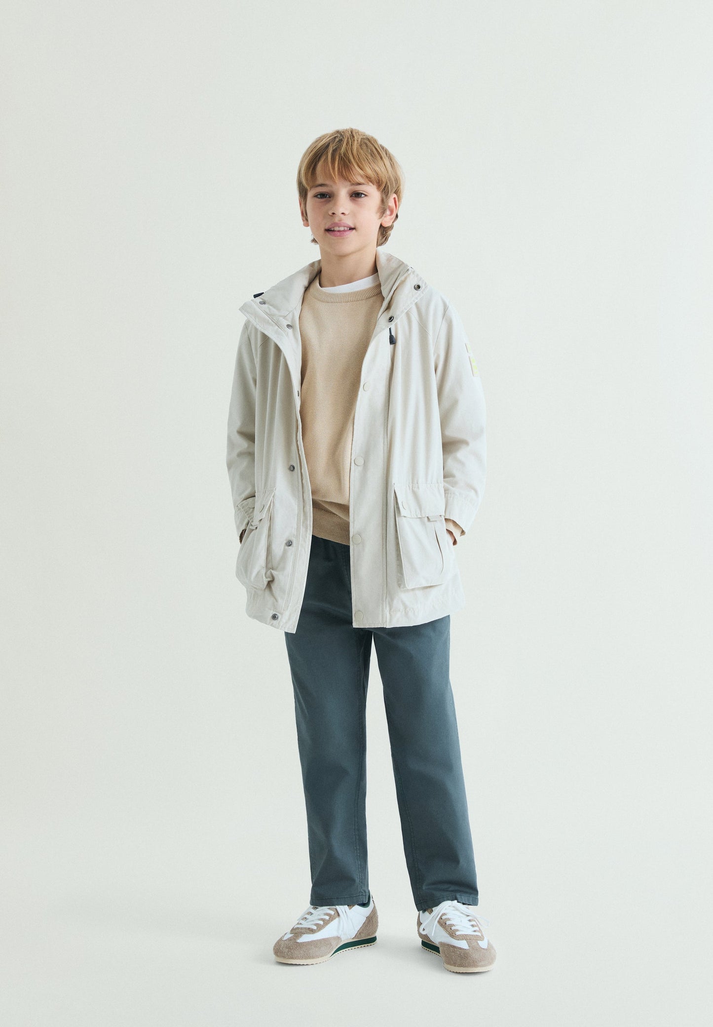 PARKA CON CAPUCHA