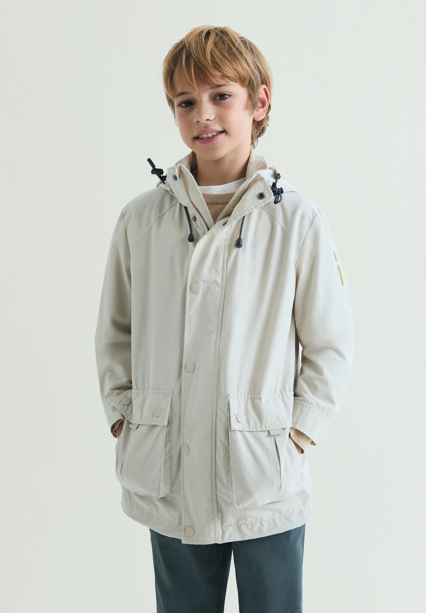 PARKA CON CAPUCHA