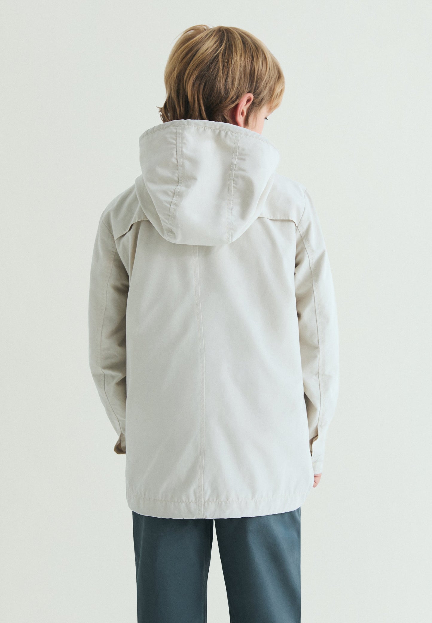 PARKA CON CAPUCHA