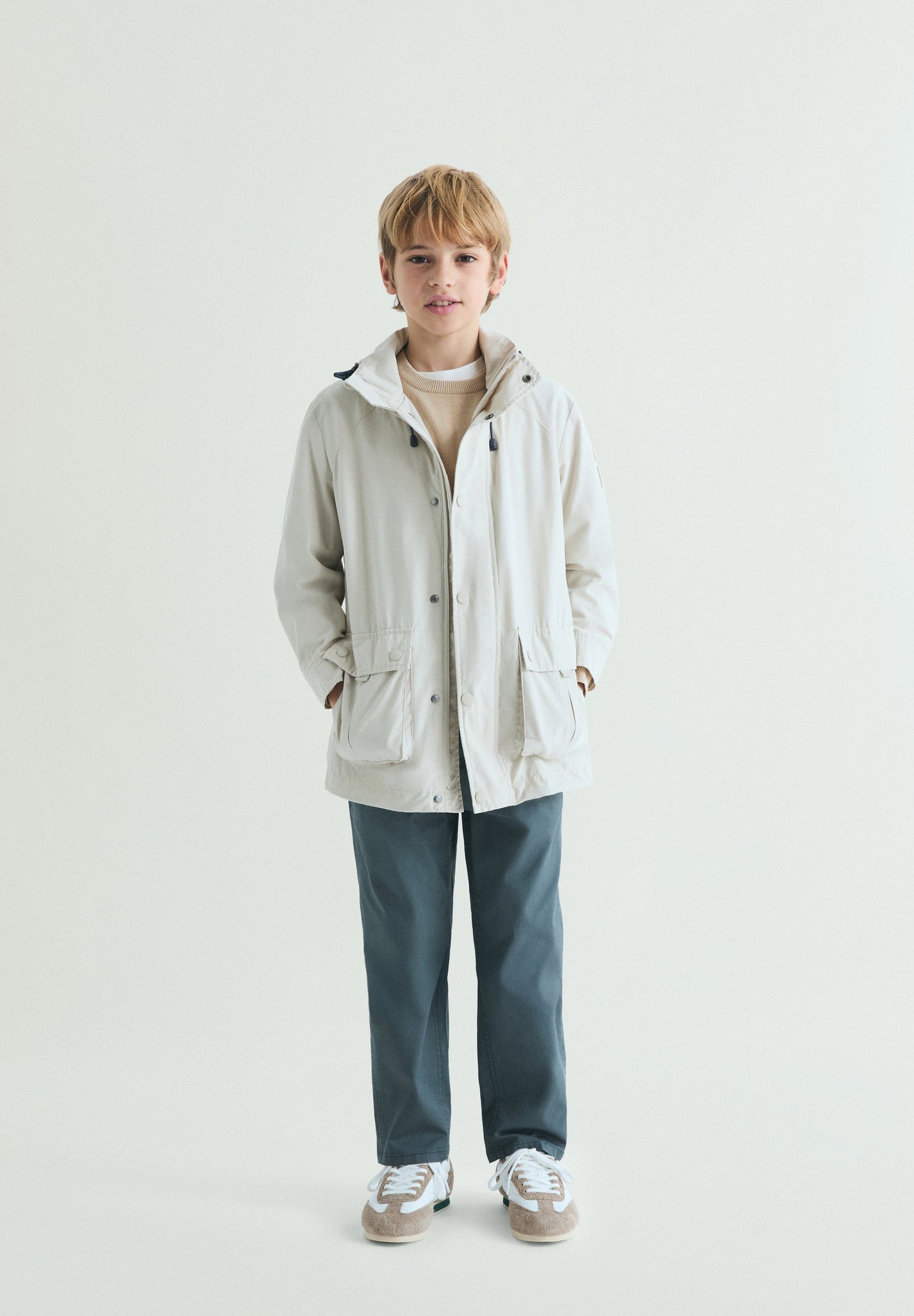 PARKA CON CAPUCHA