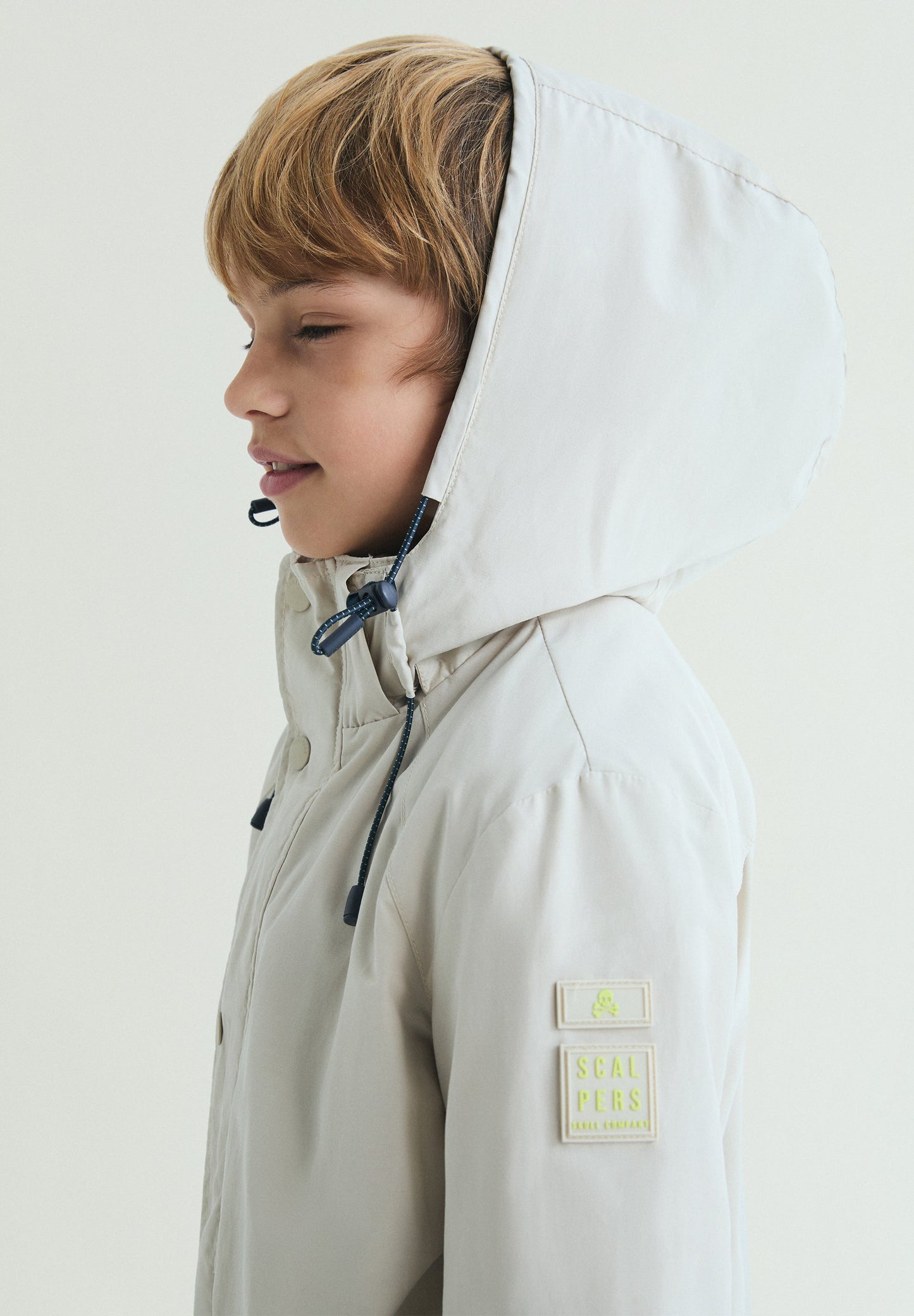 PARKA CON CAPUCHA