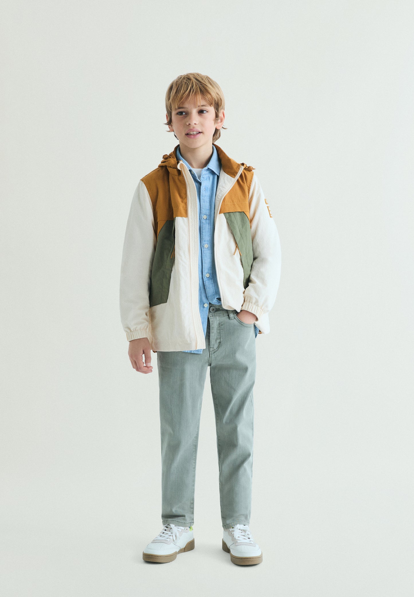 PANTALÓN SLIM FIT DE CINCO BOLSILLOS