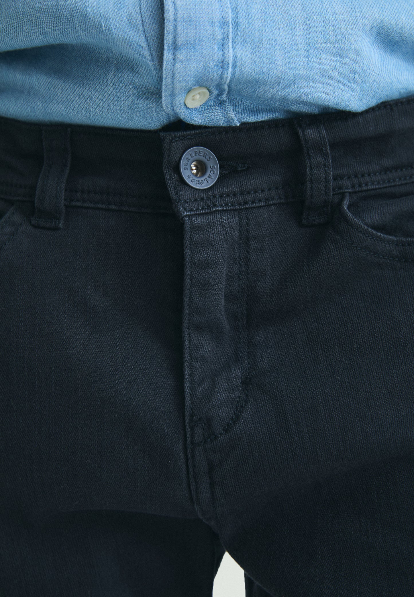 PANTALÓN SLIM FIT DE CINCO BOLSILLOS