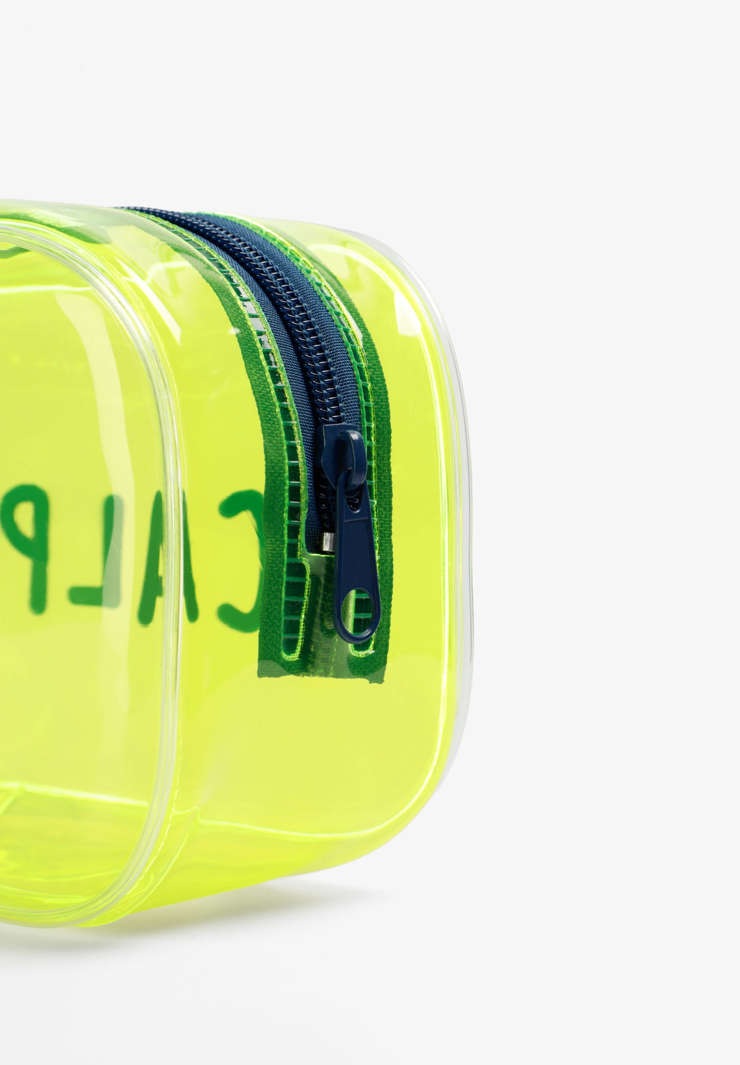 NECESER CON SET DE VIAJE