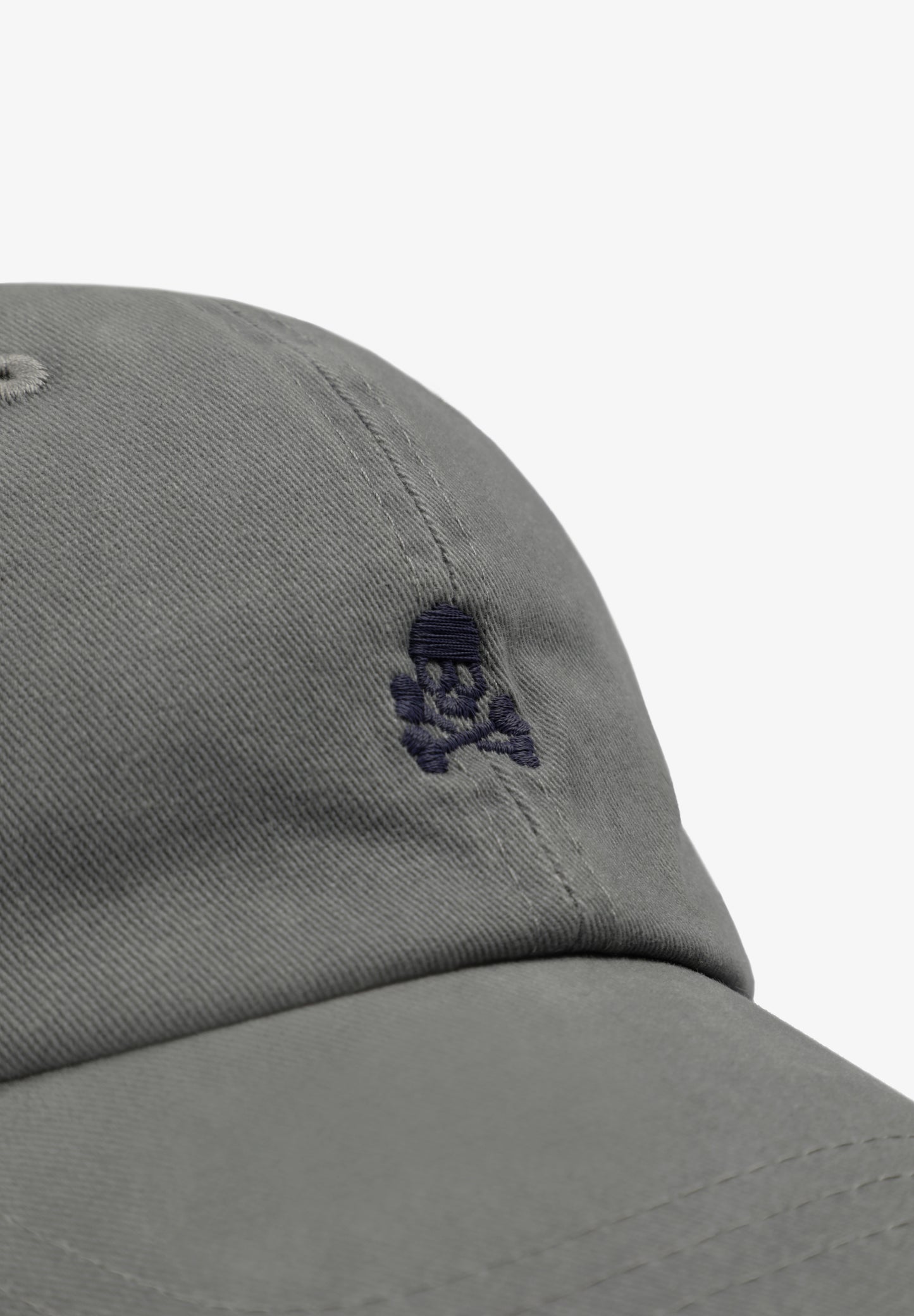 GORRA CALAVERA BORDADA