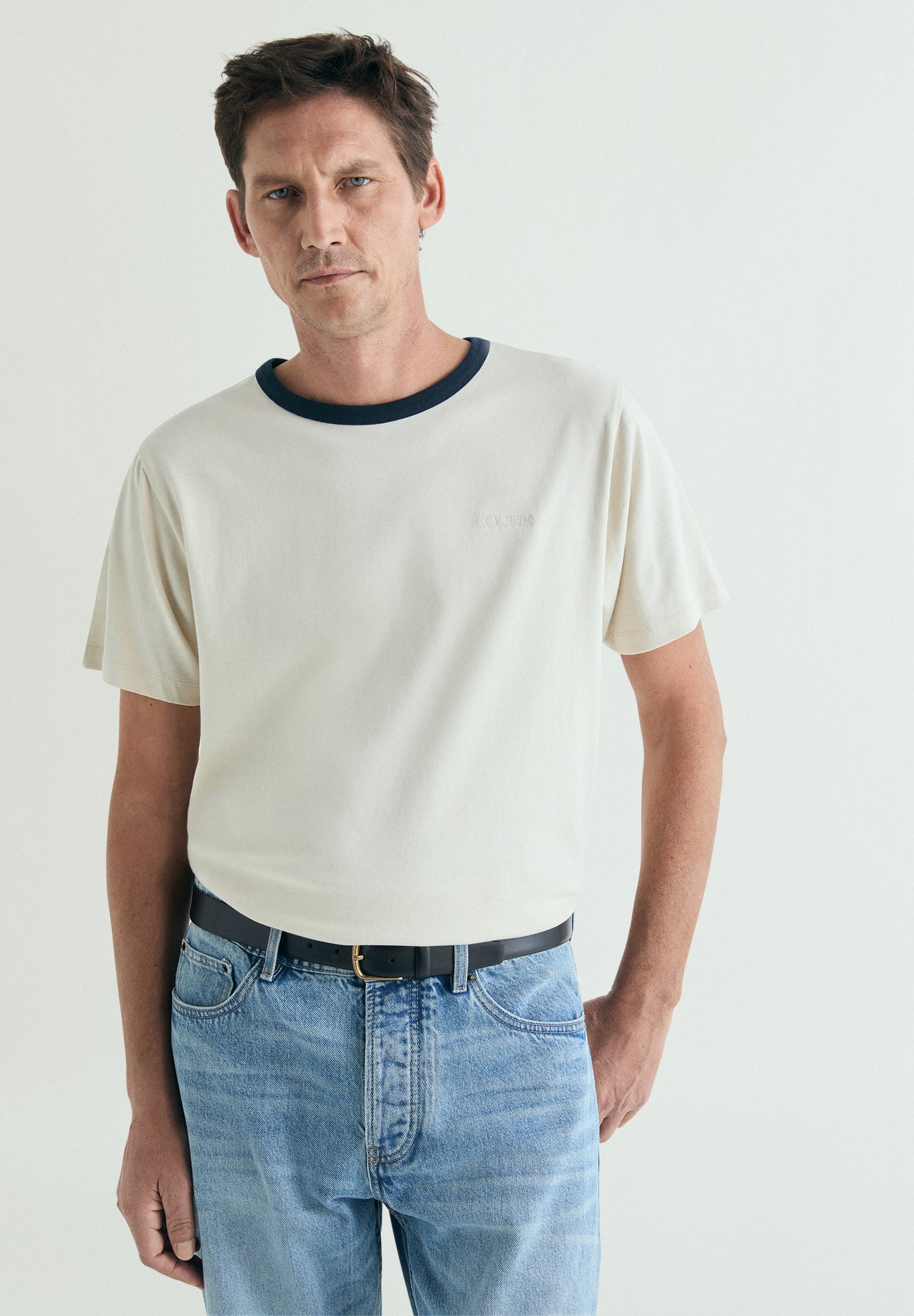 CAMISETA CUELLO CONTRASTE