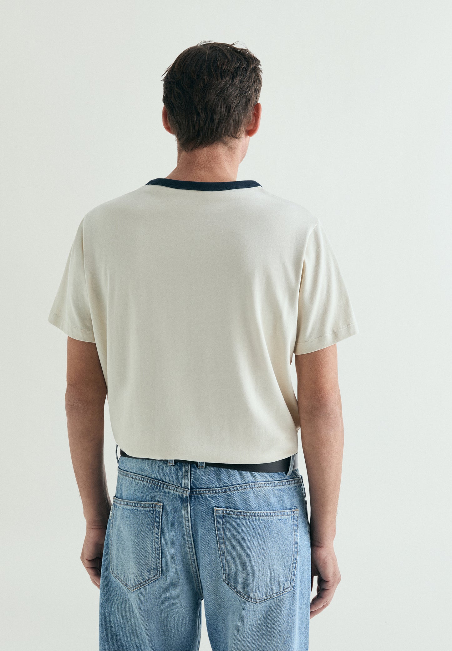 CAMISETA CUELLO CONTRASTE