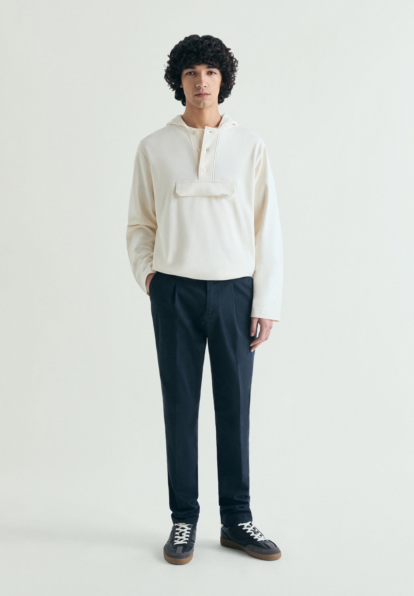 SUDADERA CON CAPUCHA BOLSILLO FRONTAL