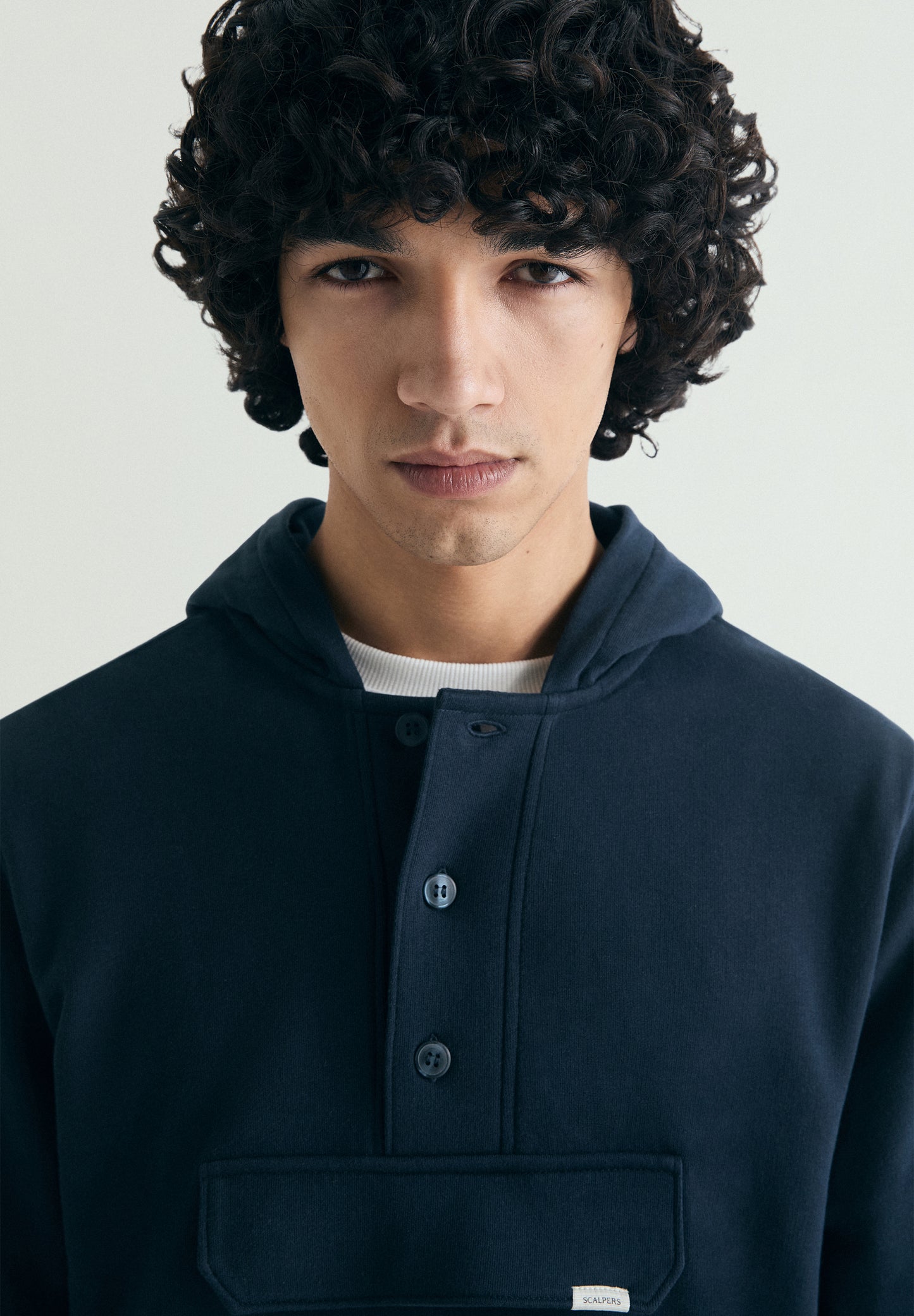 SUDADERA CON CAPUCHA BOLSILLO FRONTAL