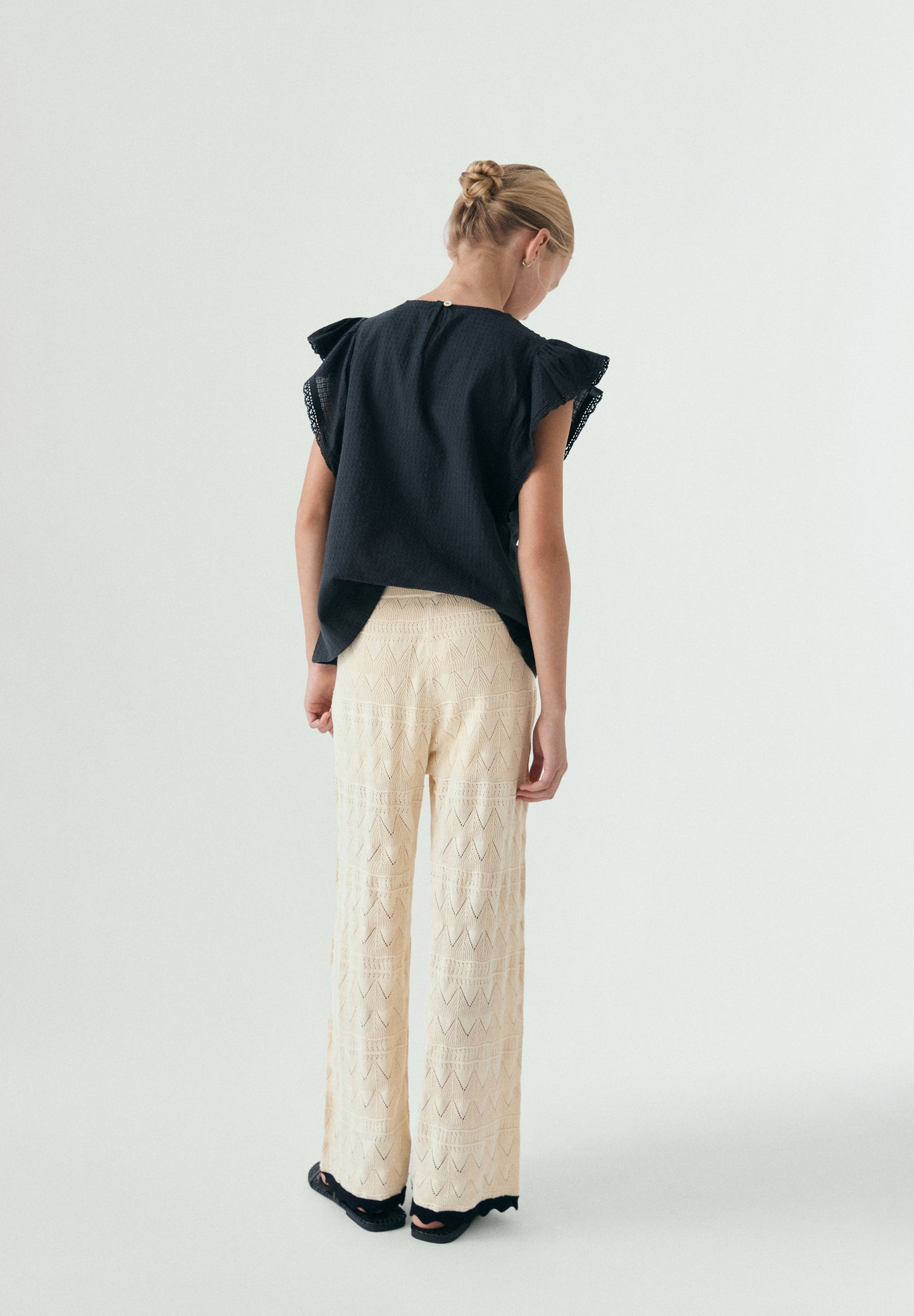 PANTALÓN DE PUNTO CALADO