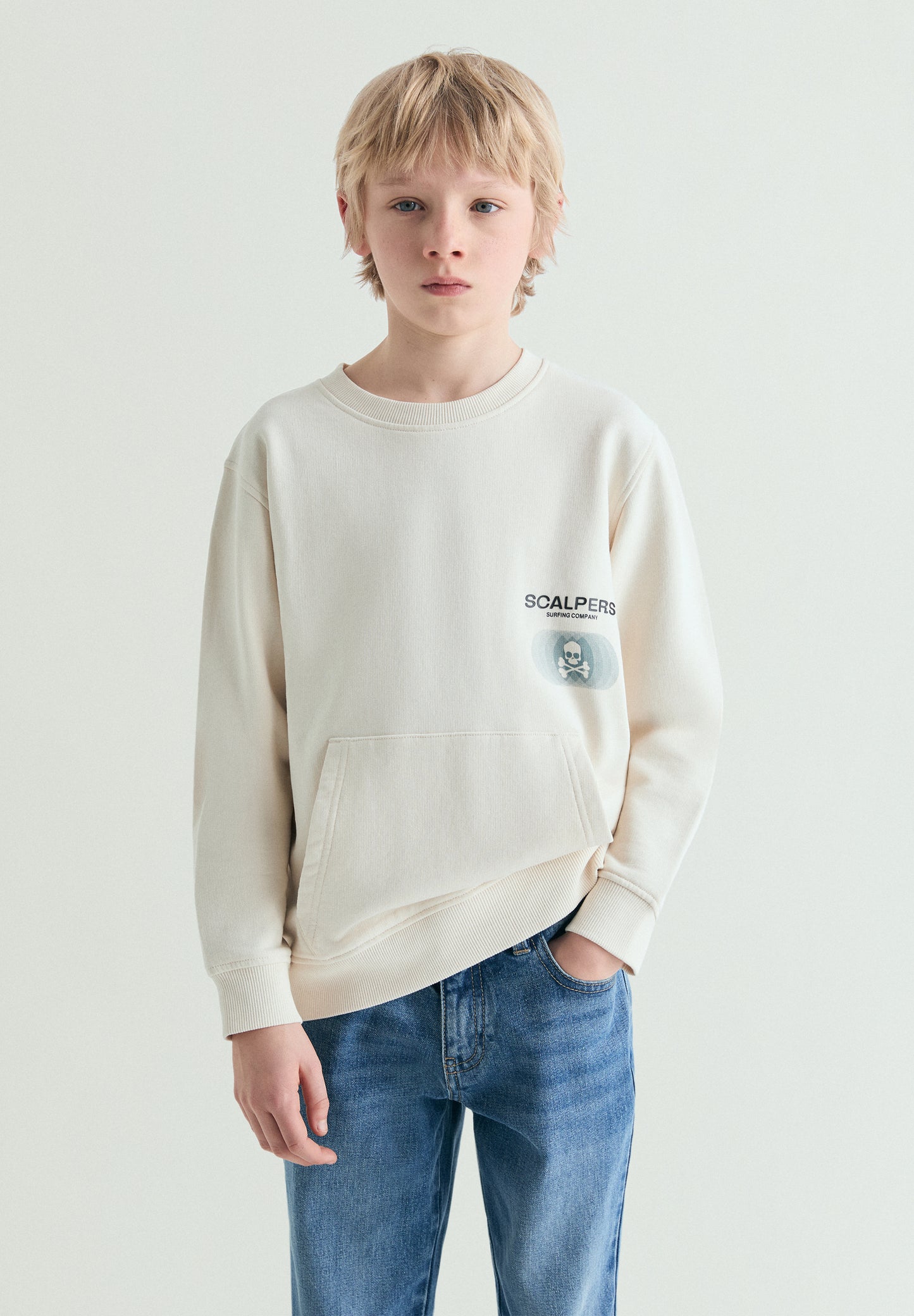 SUDADERA SIN CAPUCHA ESTAMPADA