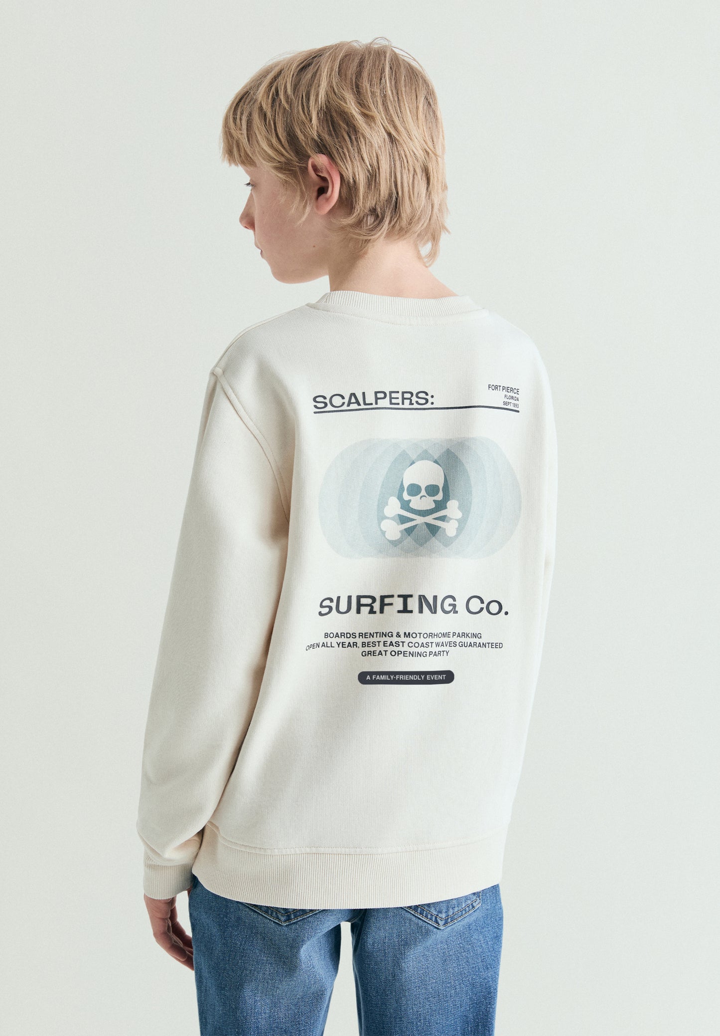 SUDADERA SIN CAPUCHA ESTAMPADA