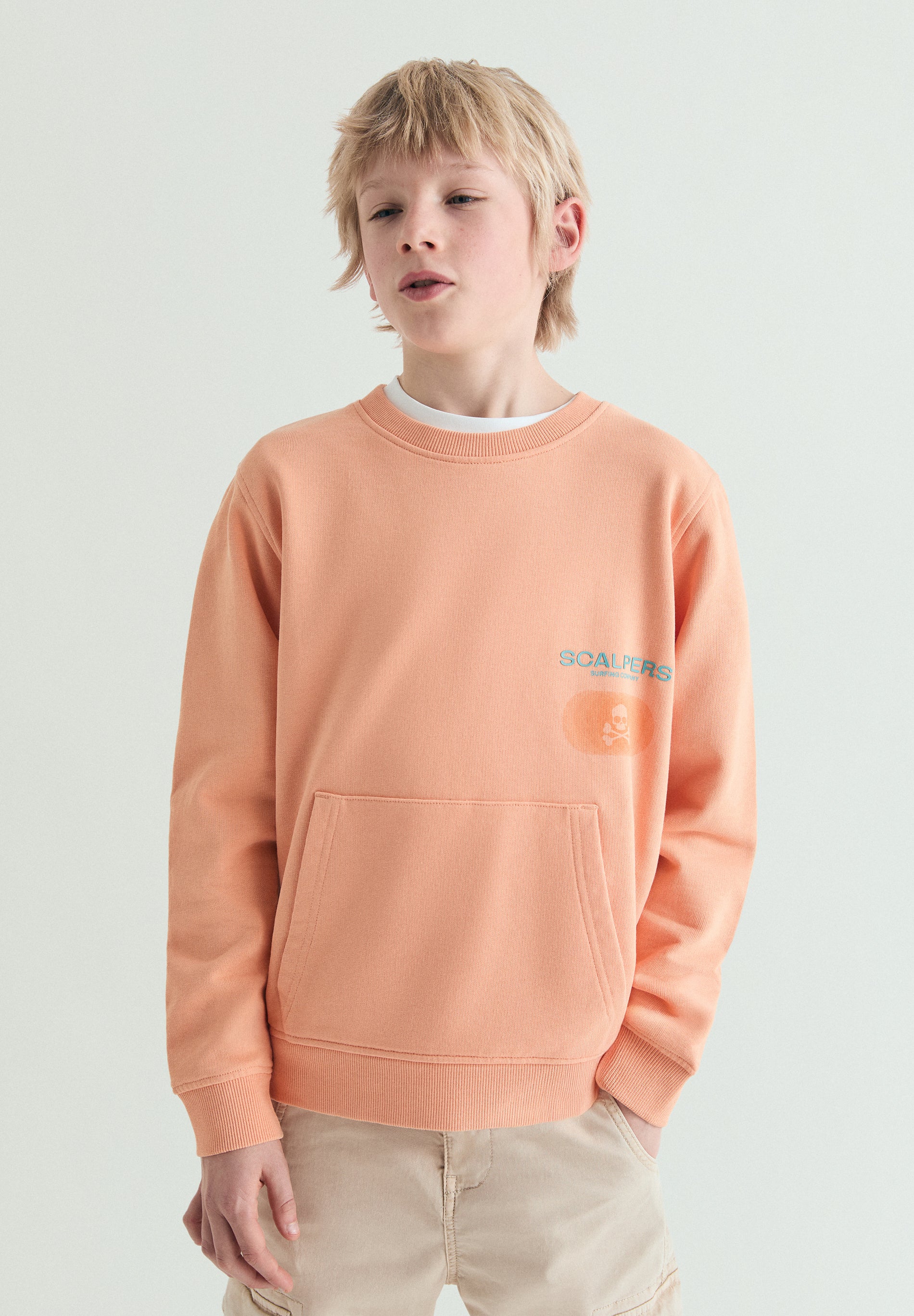 SUDADERA SIN CAPUCHA ESTAMPADA