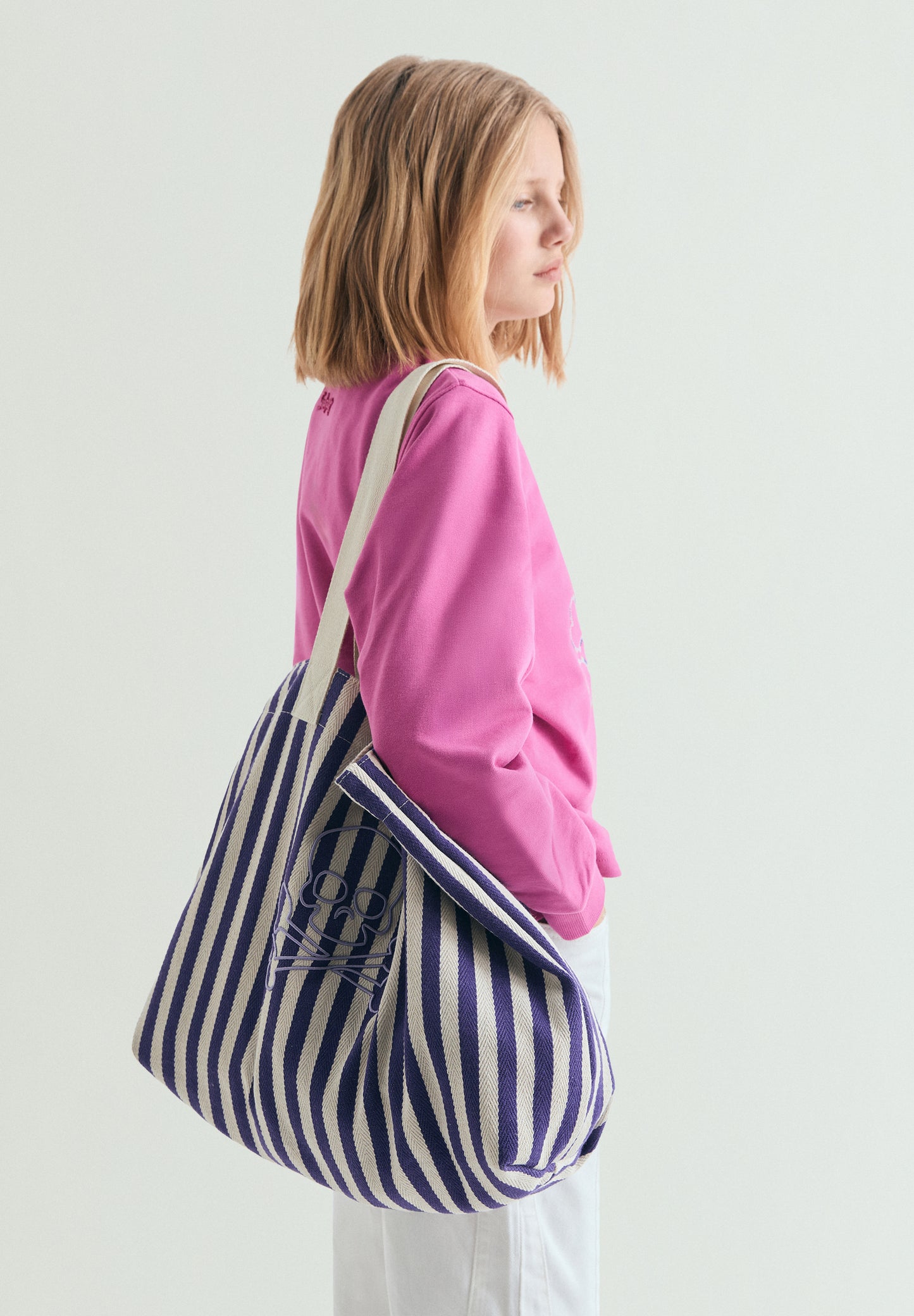 SUDADERA BORDADA CONTRASTE