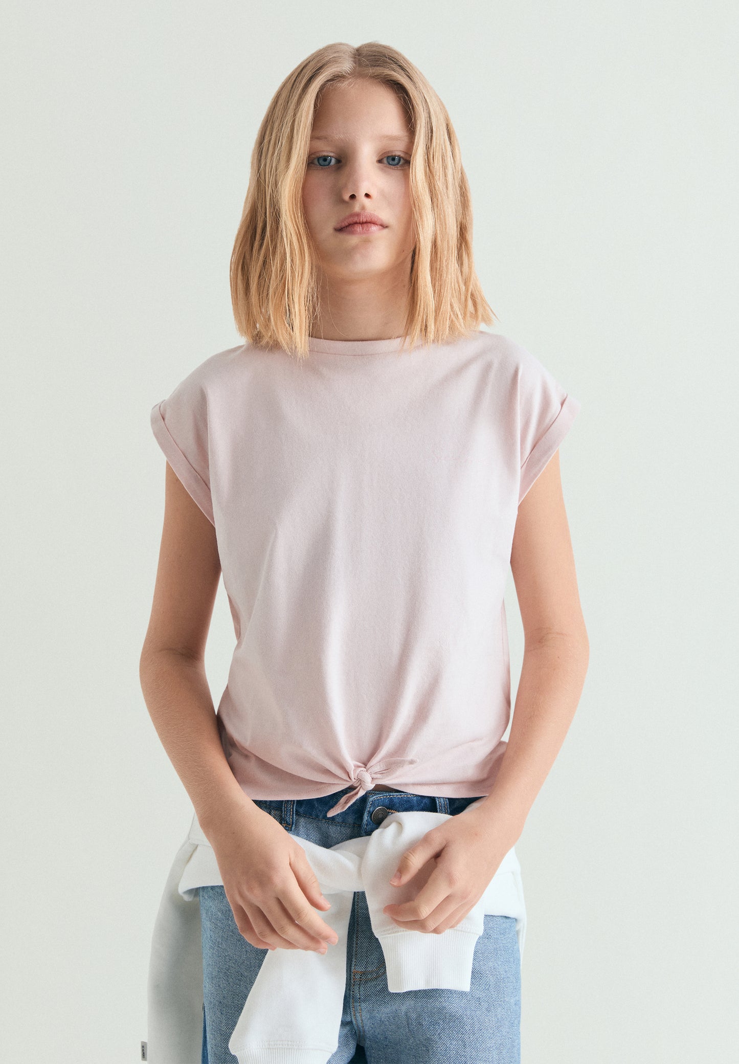 CAMISETA CON NUDO Y CALAVERA