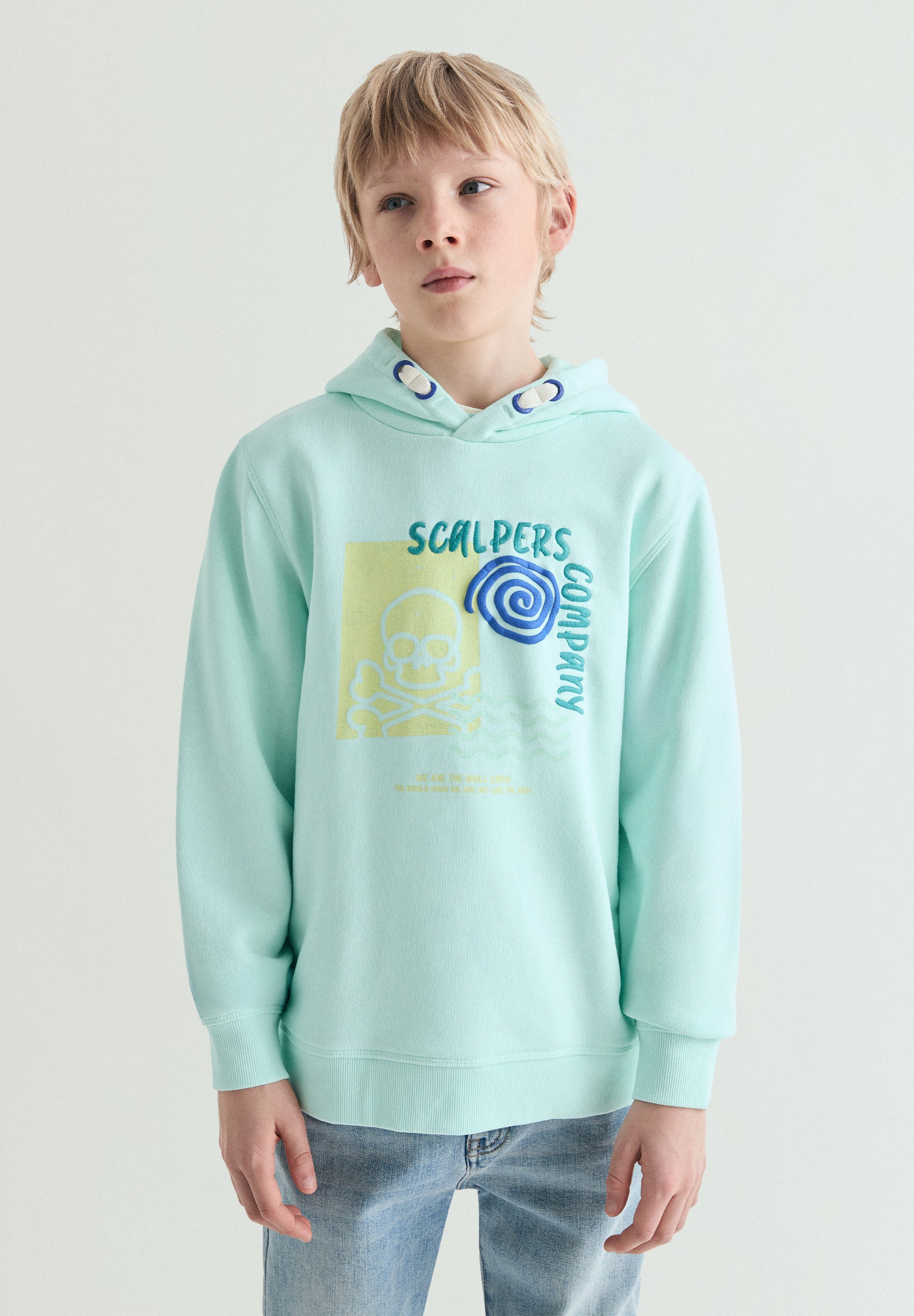 SUDADERA CON CAPUCHA ESTAMPADO CALAVERA