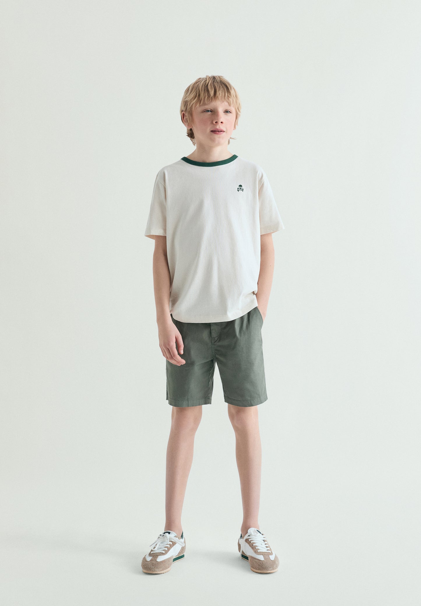 CAMISETA CUELLO CONTRASTE