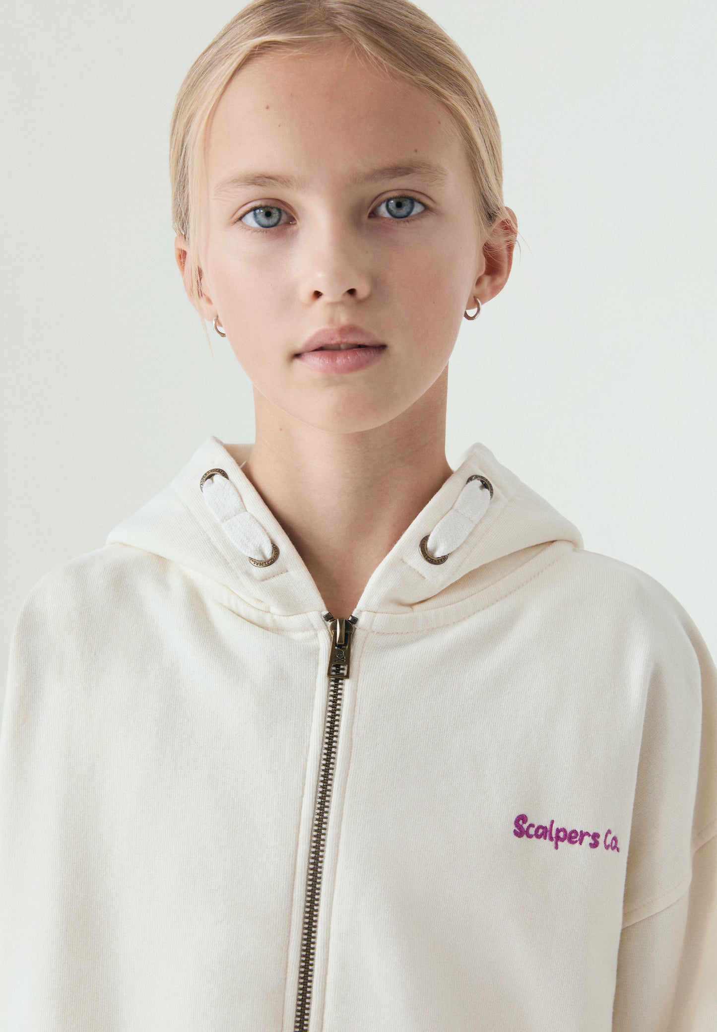 SUDADERA CON CAPUCHA CREMALLERA