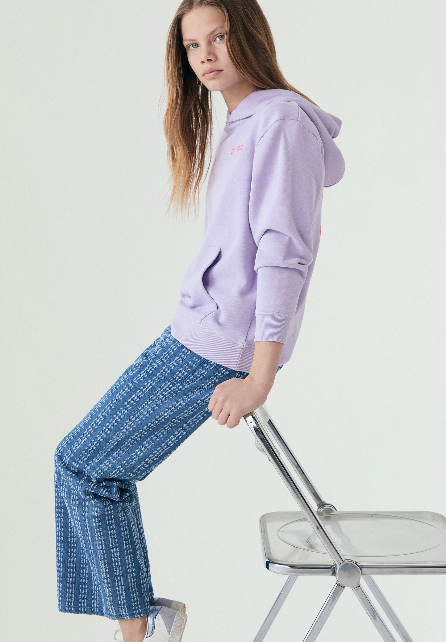 SUDADERA CON CAPUCHA FLÚOR
