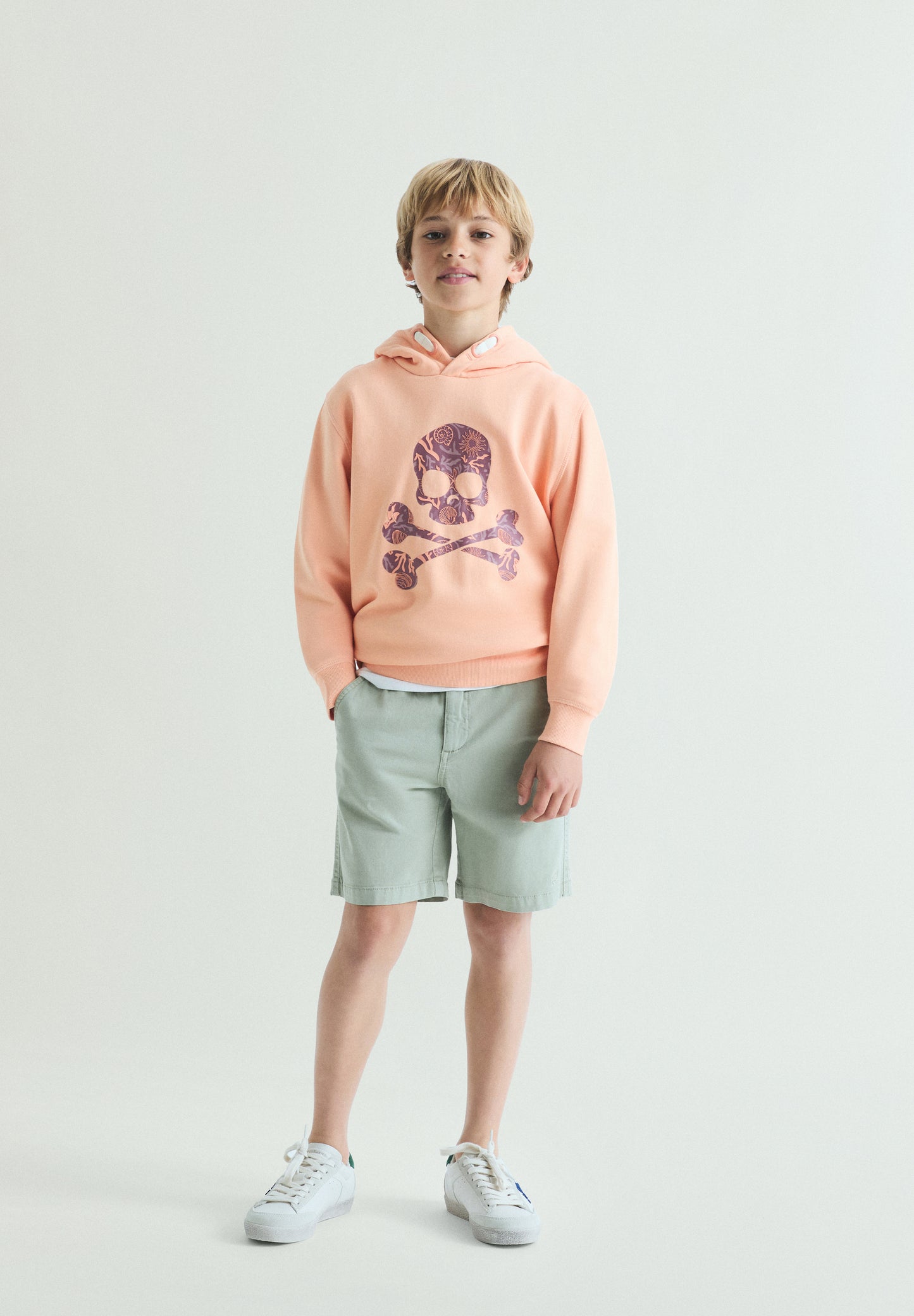 SUDADERA CON CAPUCHA CALAVERA ESTAMPADA