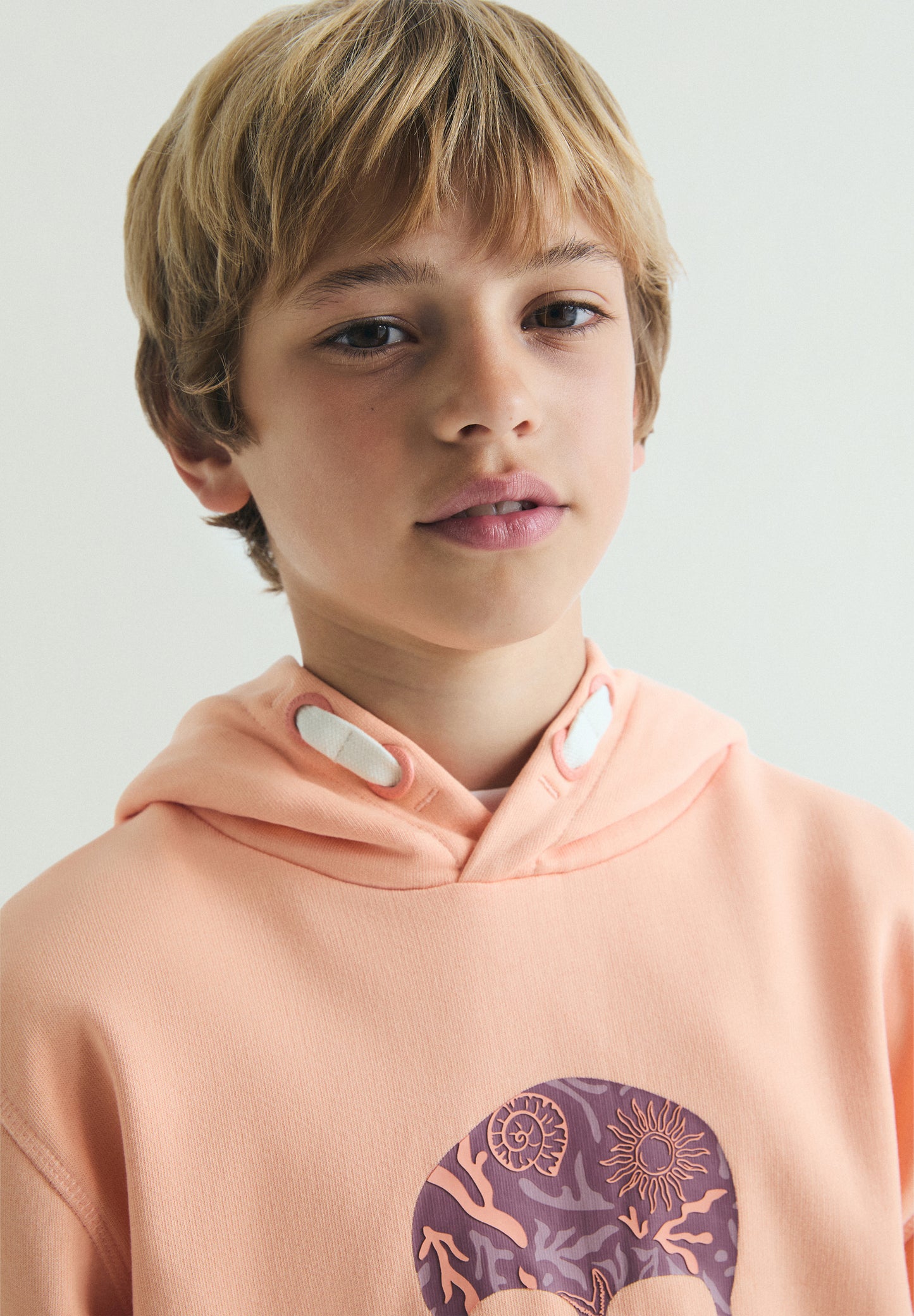 SUDADERA CON CAPUCHA CALAVERA ESTAMPADA