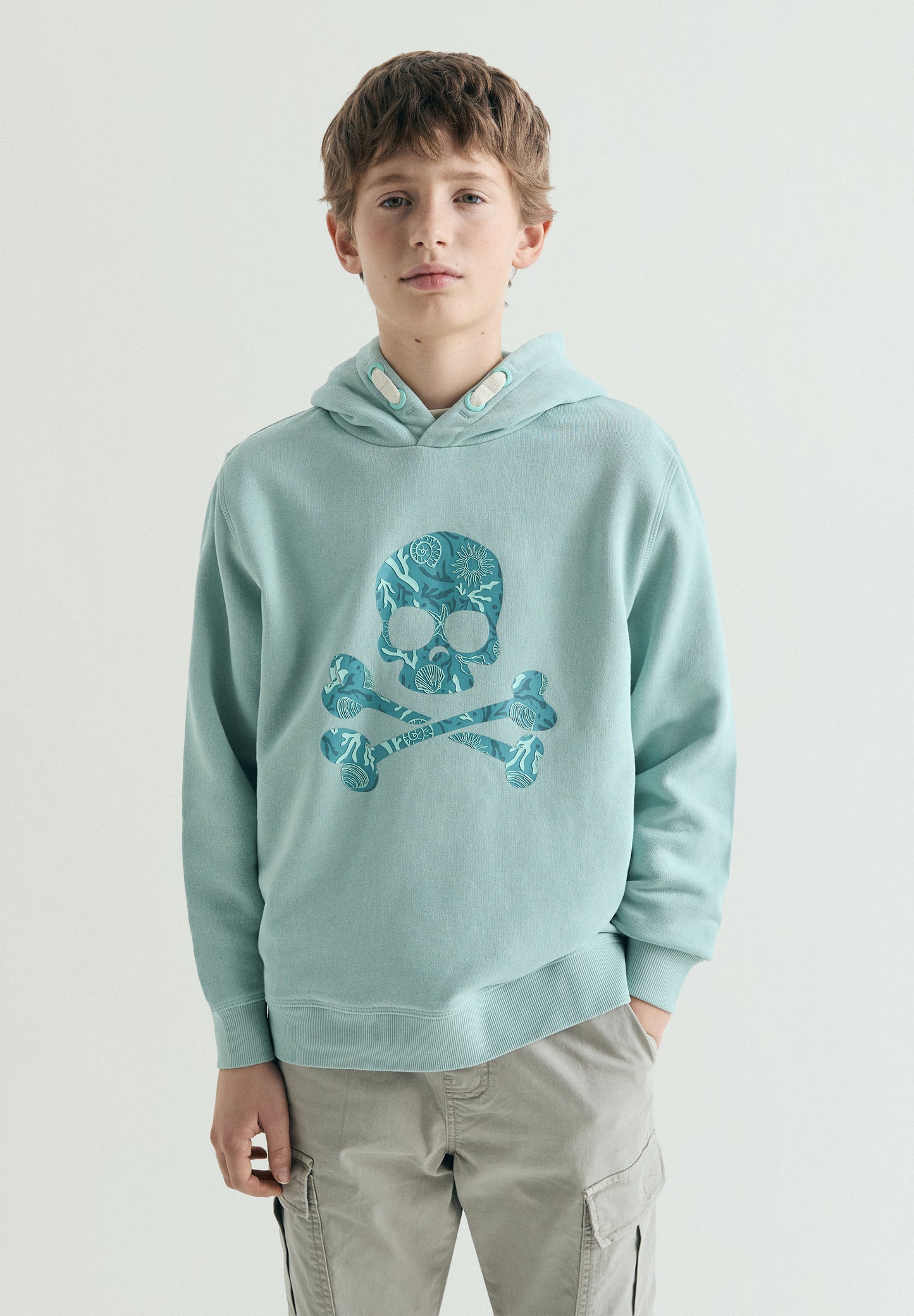 SUDADERA CON CAPUCHA CALAVERA ESTAMPADA