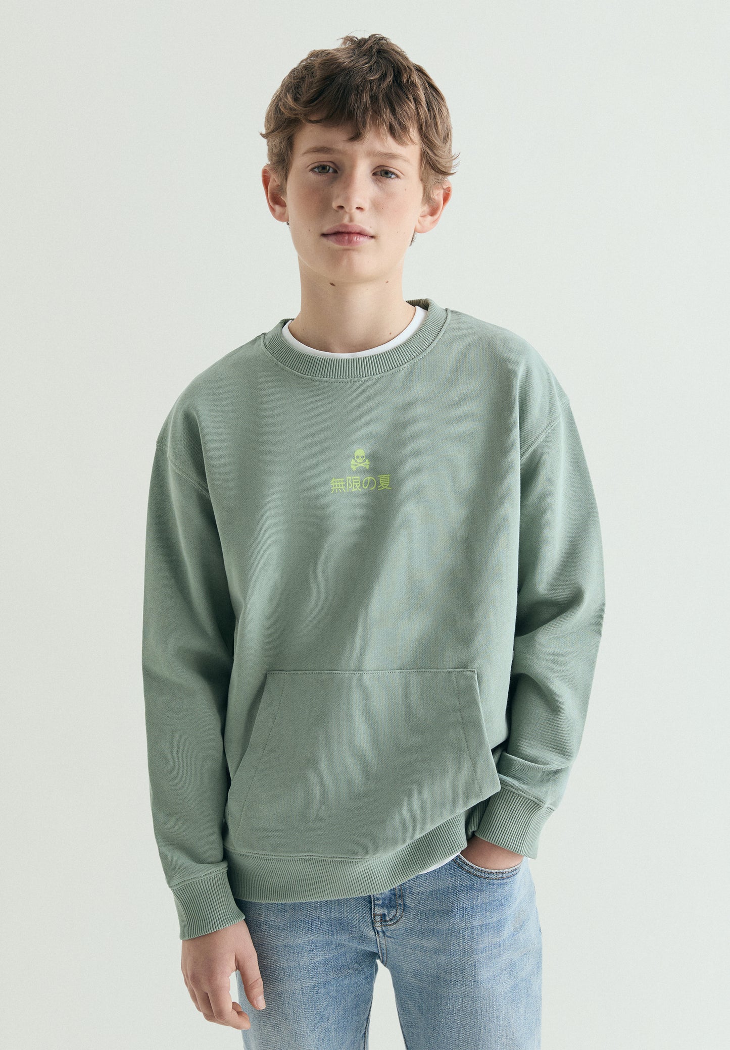 SUDADERA PRINT TRASERO BOLSILLO