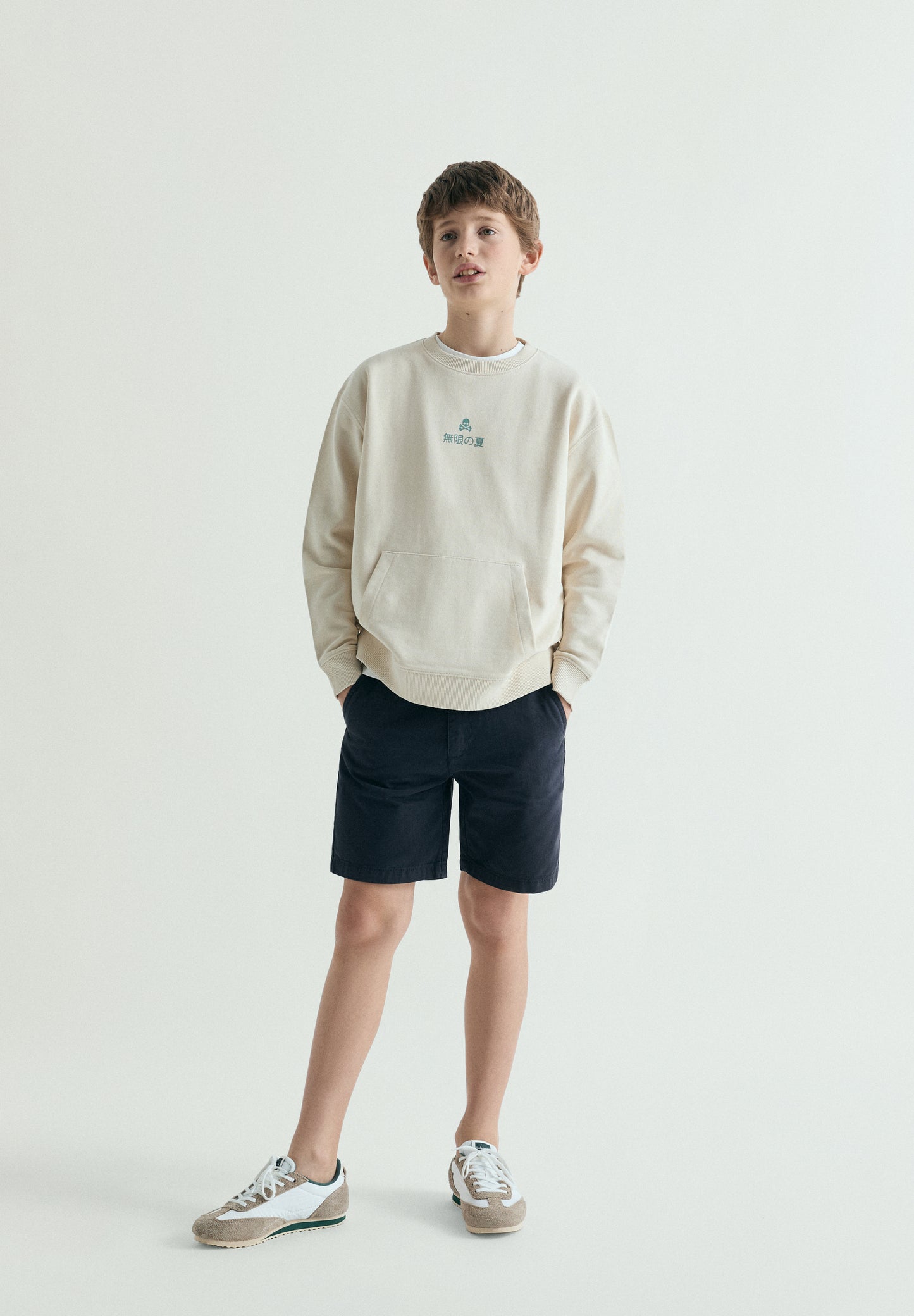 SUDADERA PRINT TRASERO BOLSILLO