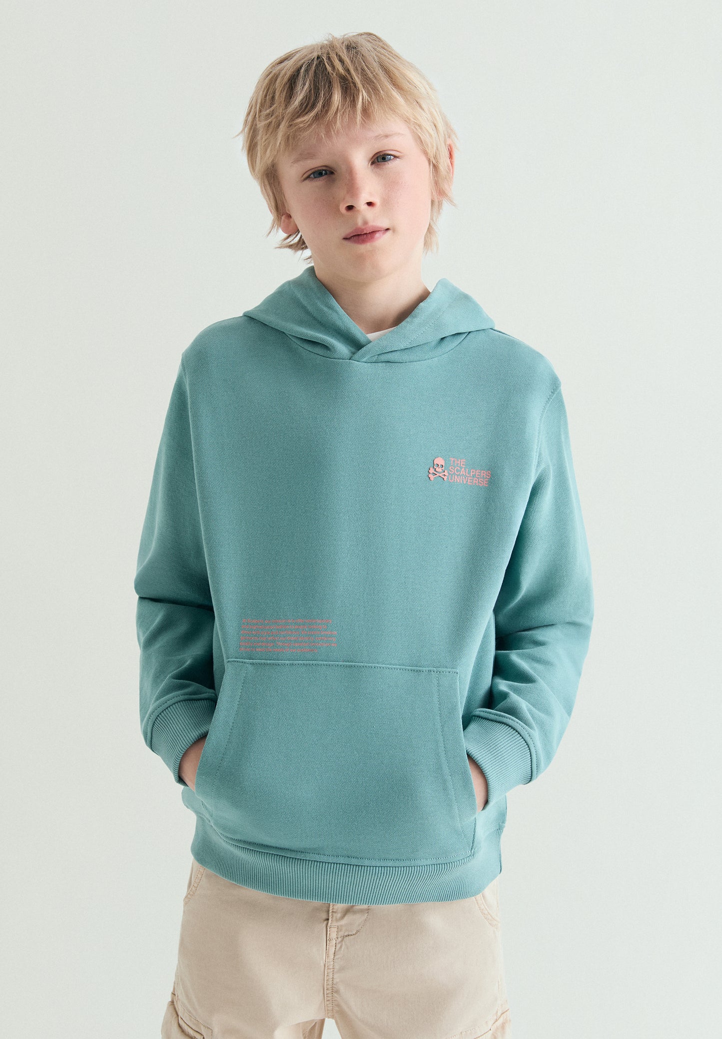 SUDADERA CON CAPUCHA ESTAMPADO CALAVERA