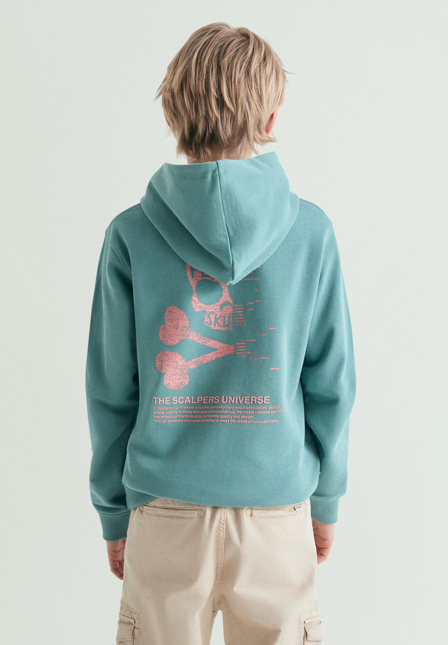 SUDADERA CON CAPUCHA ESTAMPADO CALAVERA