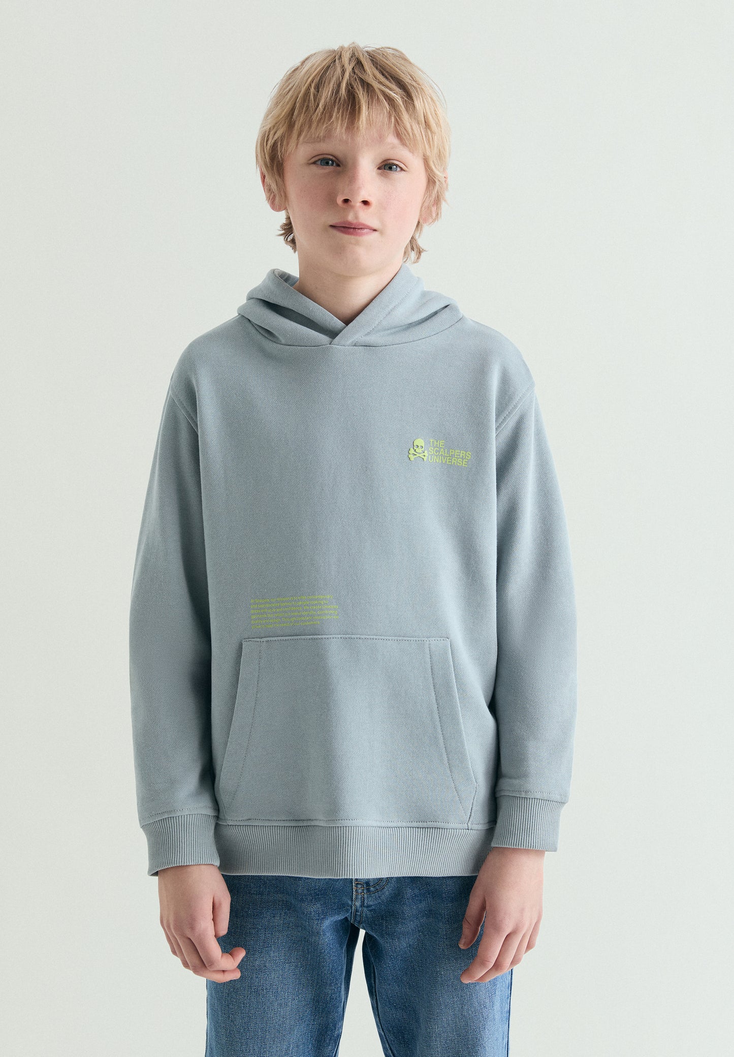SUDADERA CON CAPUCHA ESTAMPADO CALAVERA
