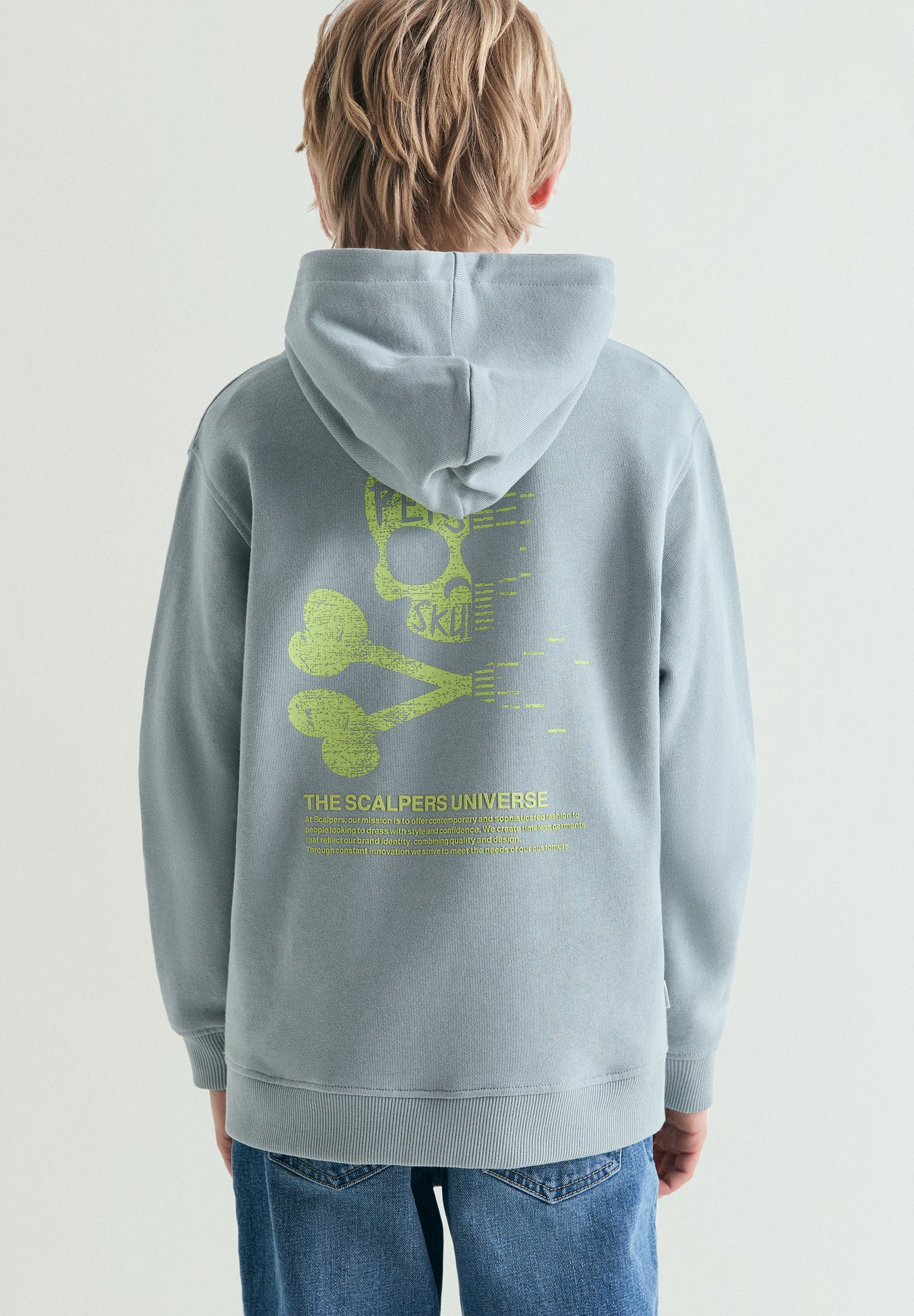 SUDADERA CON CAPUCHA ESTAMPADO CALAVERA
