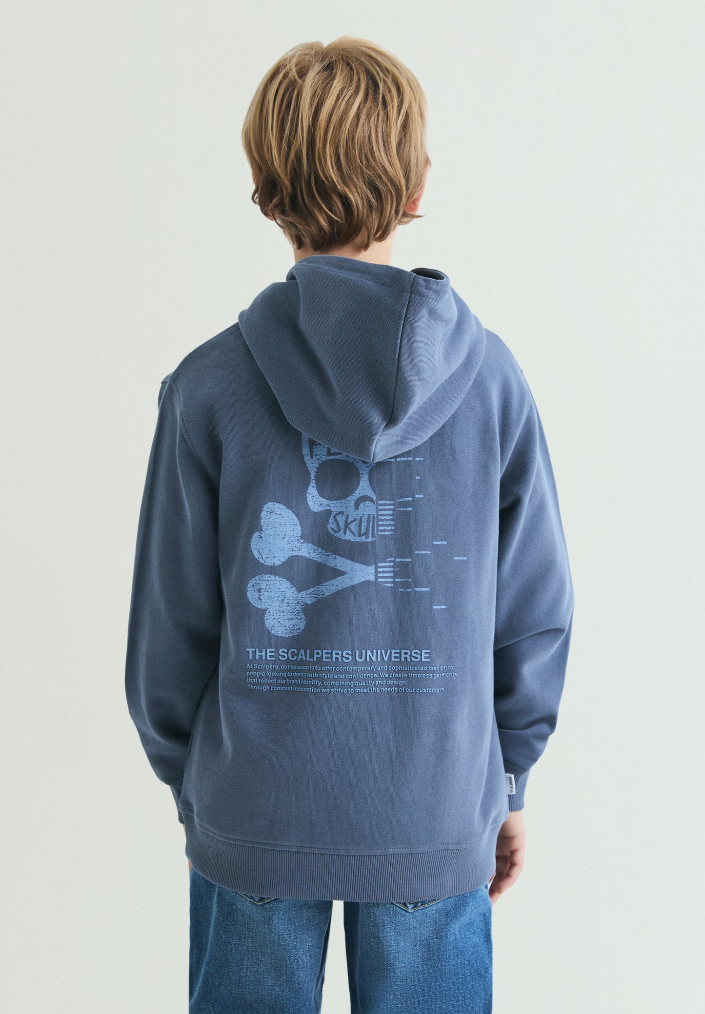 SUDADERA CON CAPUCHA ESTAMPADO CALAVERA