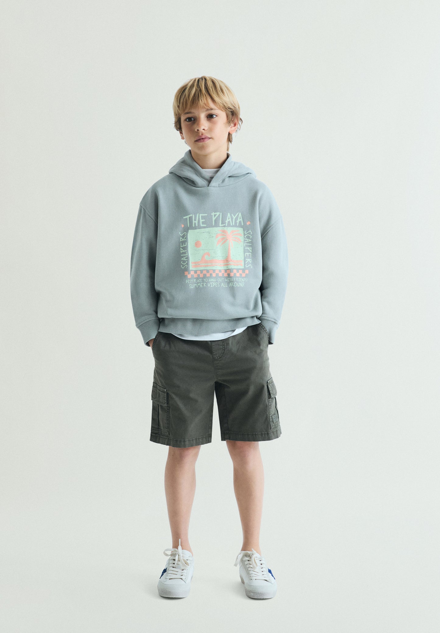 SUDADERA CON CAPUCHA ESTAMPADO PLAYA