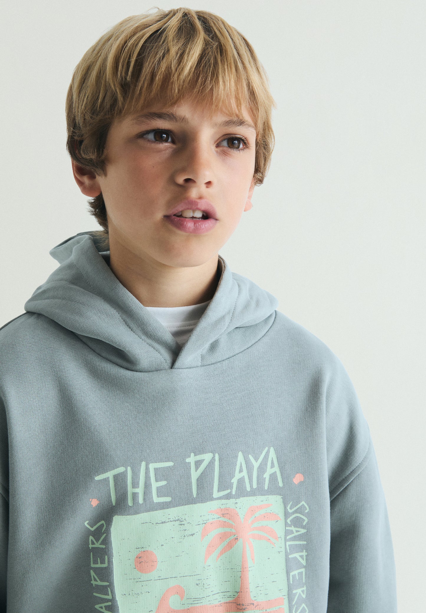 SUDADERA CON CAPUCHA ESTAMPADO PLAYA