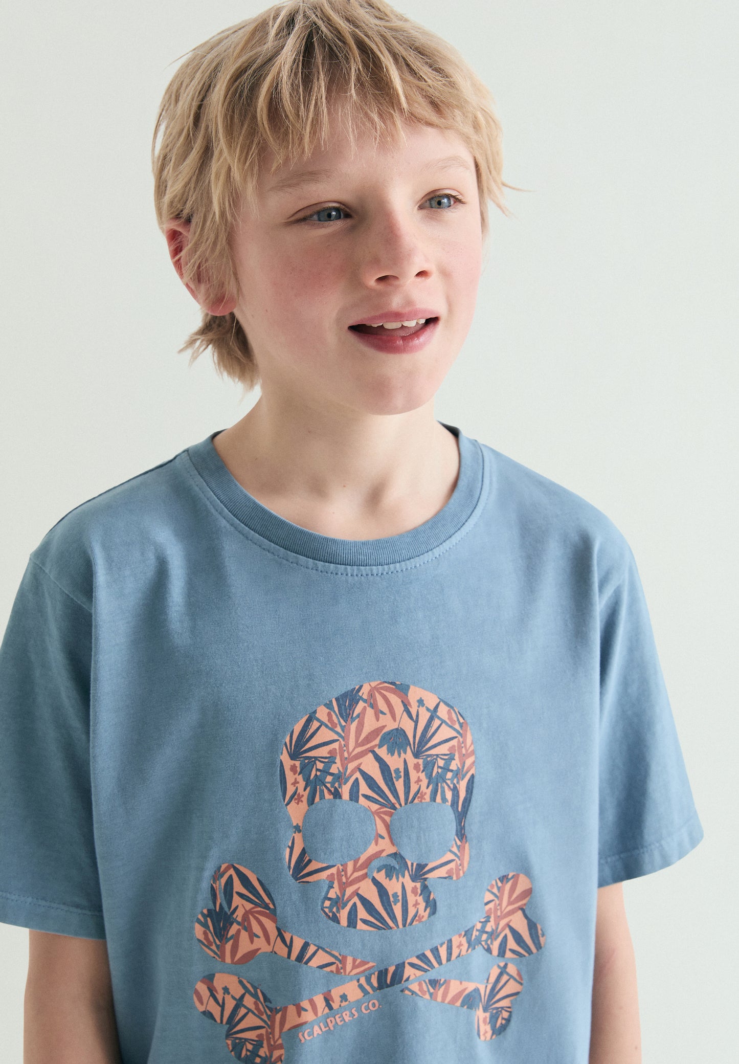 CAMISETA CALAVERA ESTAMPADO TROPICAL